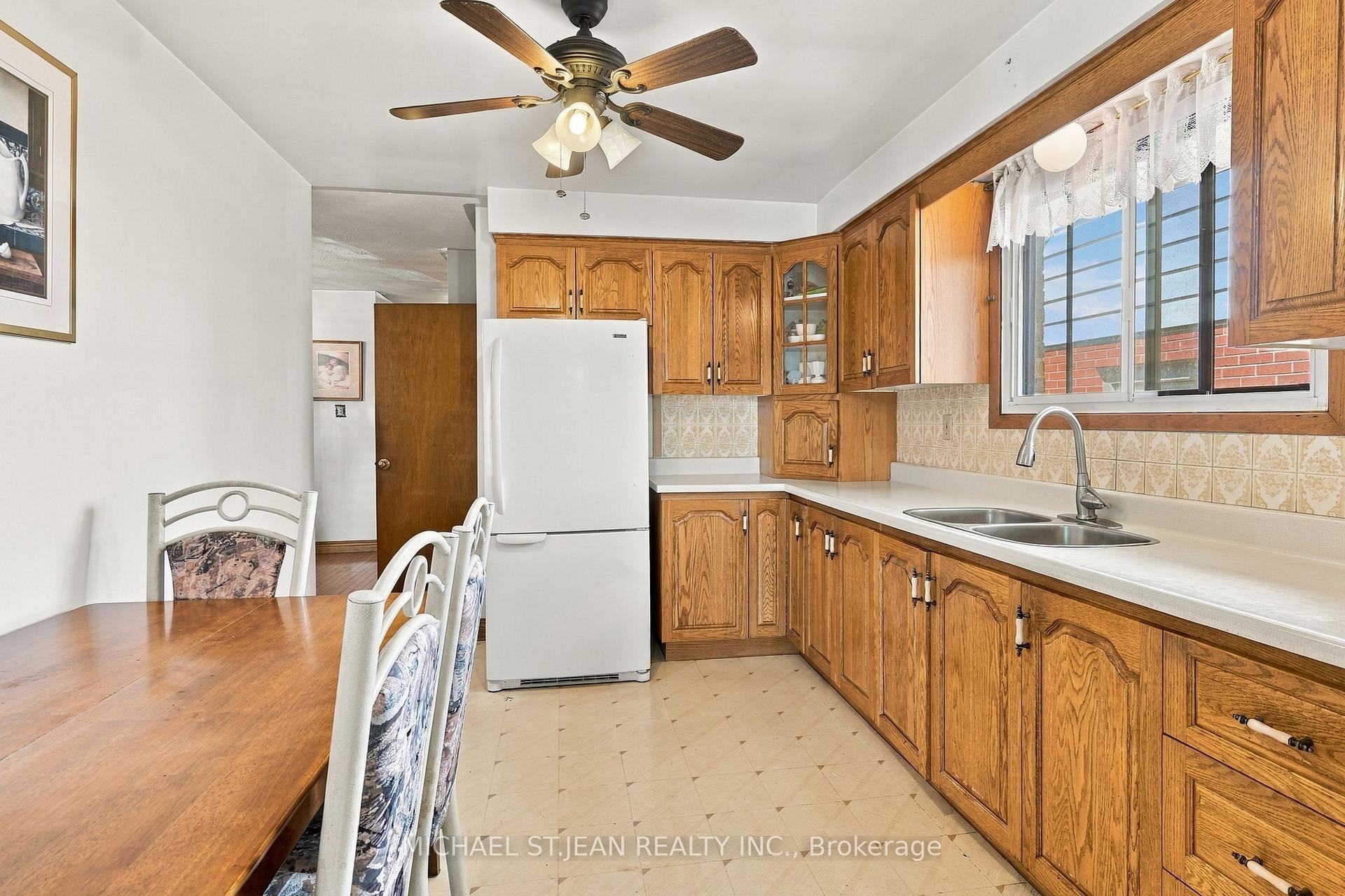 Photo 9 of 564 Cochrane Road, Hamilton, Rosedale — HOMEH