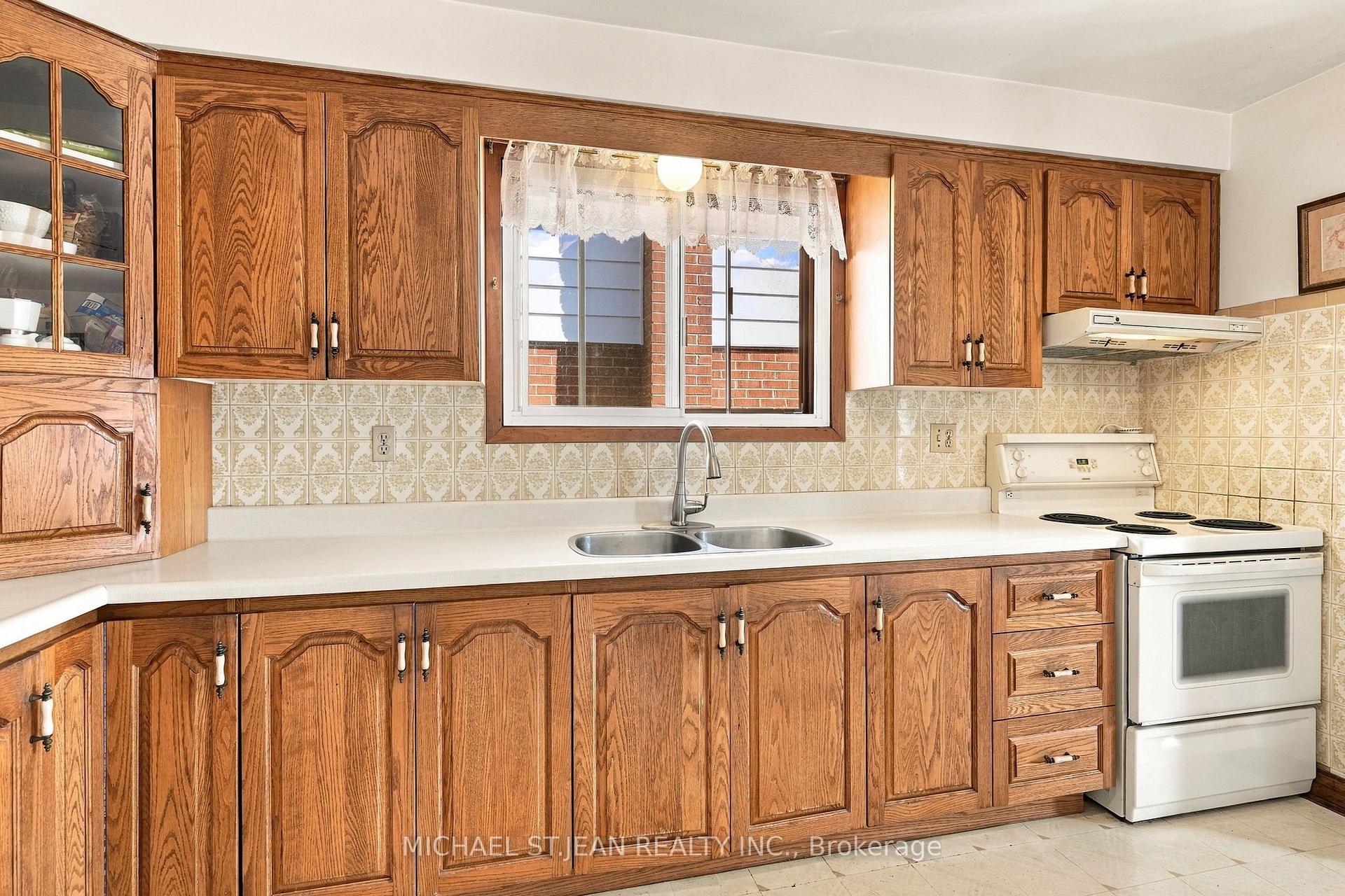 Photo 11 of 564 Cochrane Road, Hamilton, Rosedale — HOMEH