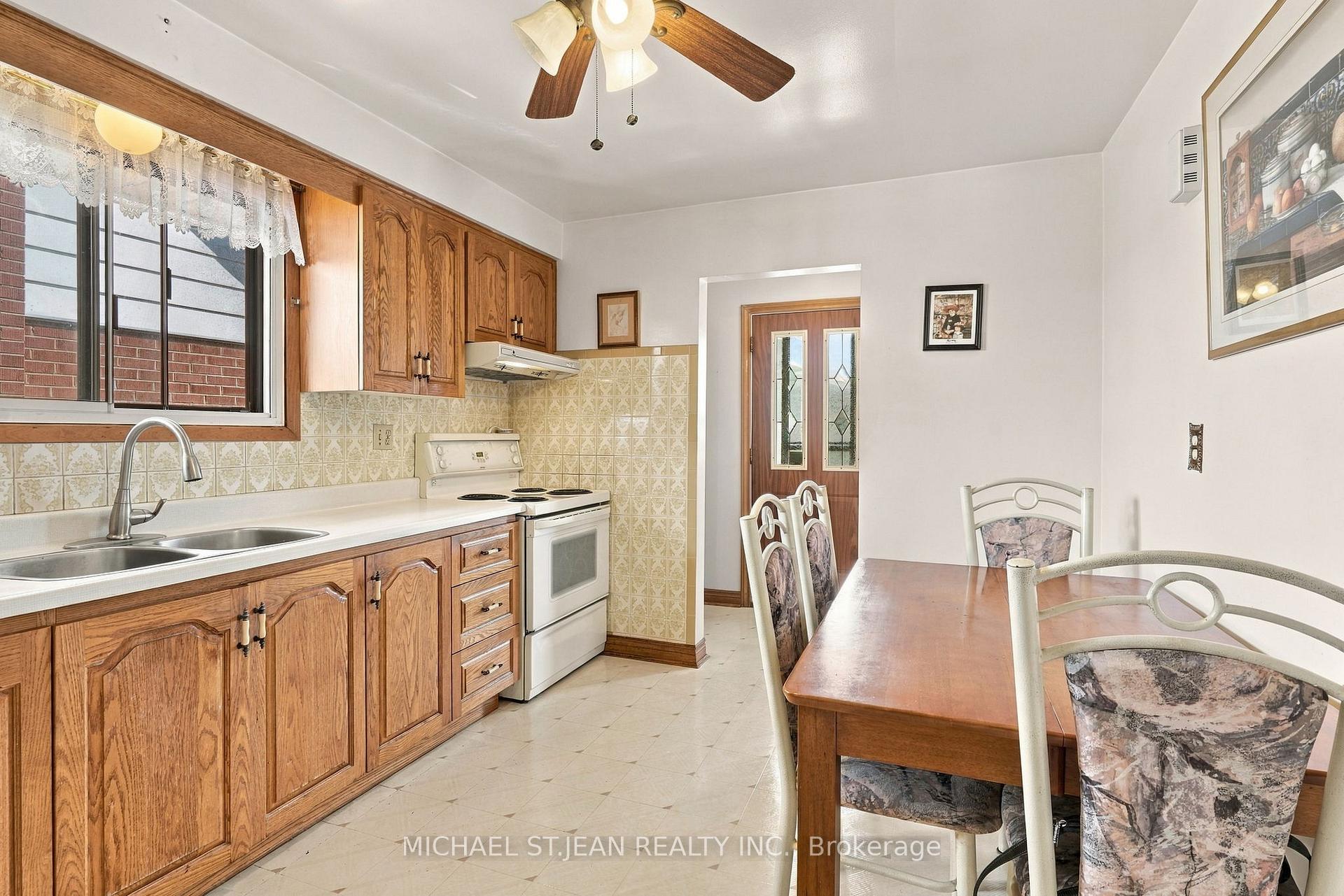 Photo 12 of 564 Cochrane Road, Hamilton, Rosedale — HOMEH