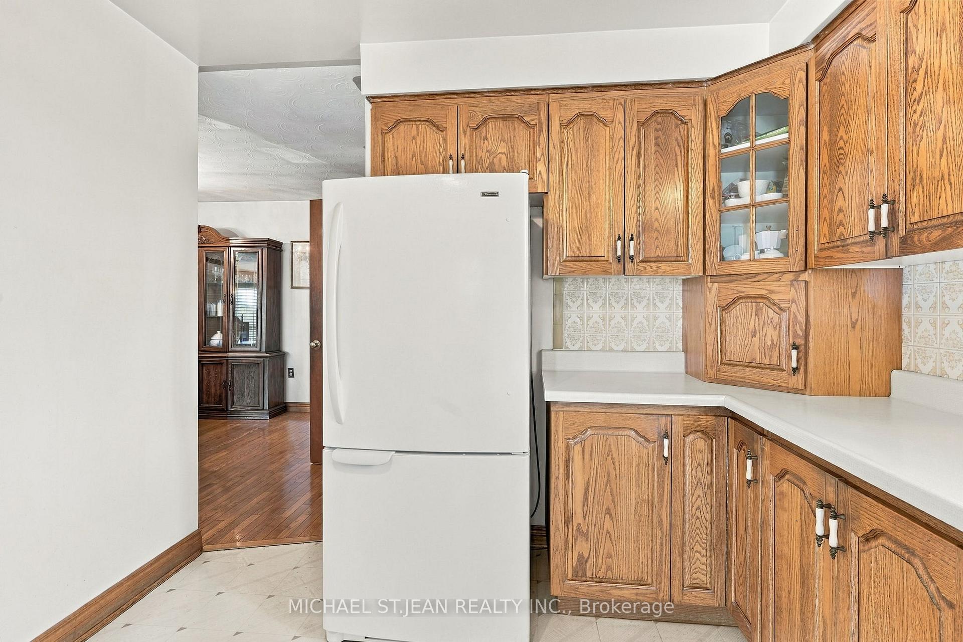 Photo 13 of 564 Cochrane Road, Hamilton, Rosedale — HOMEH