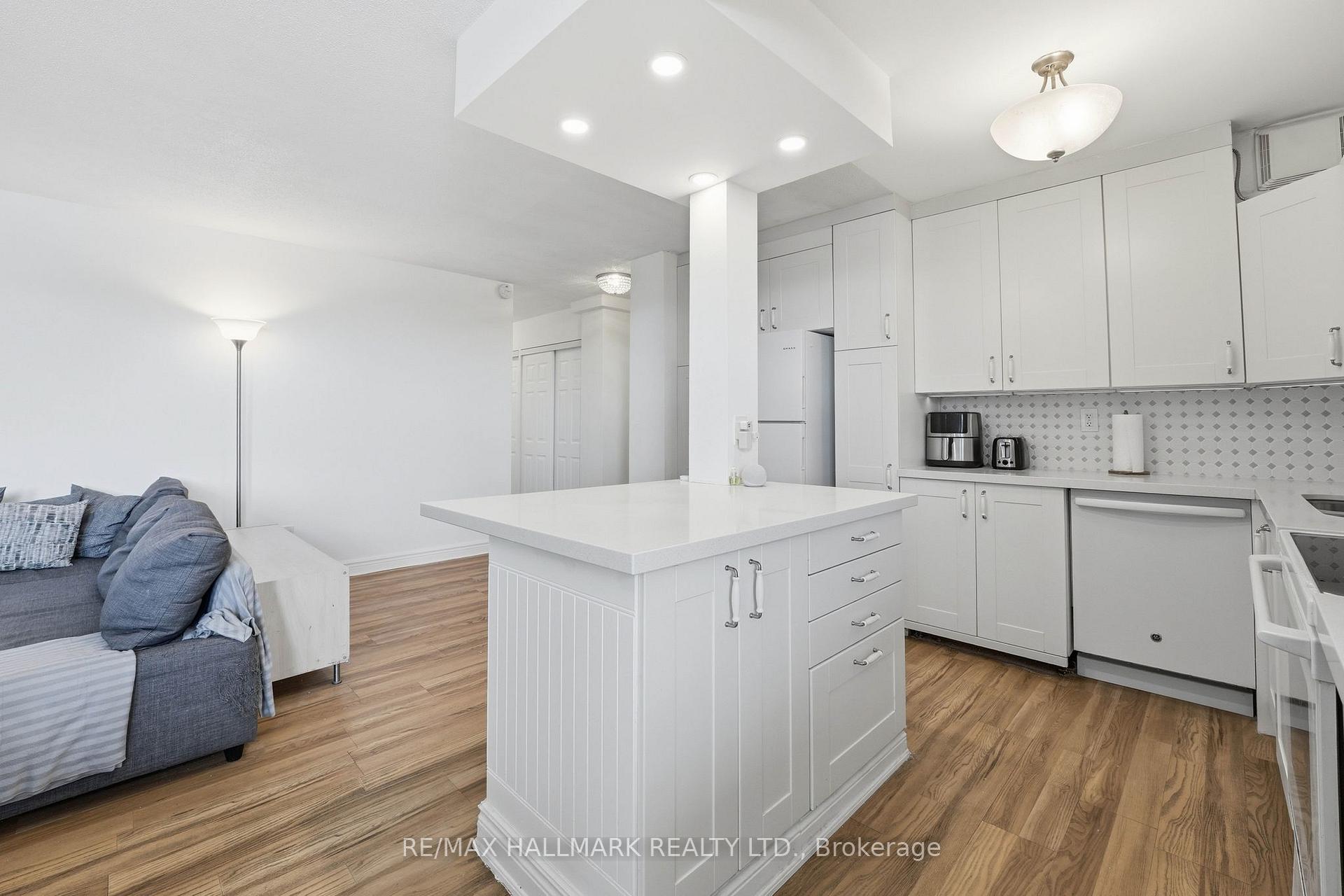 Photo 5 of Unit 503, 180 Markham Road, Scarborough, Scarborough Village — HOMEH