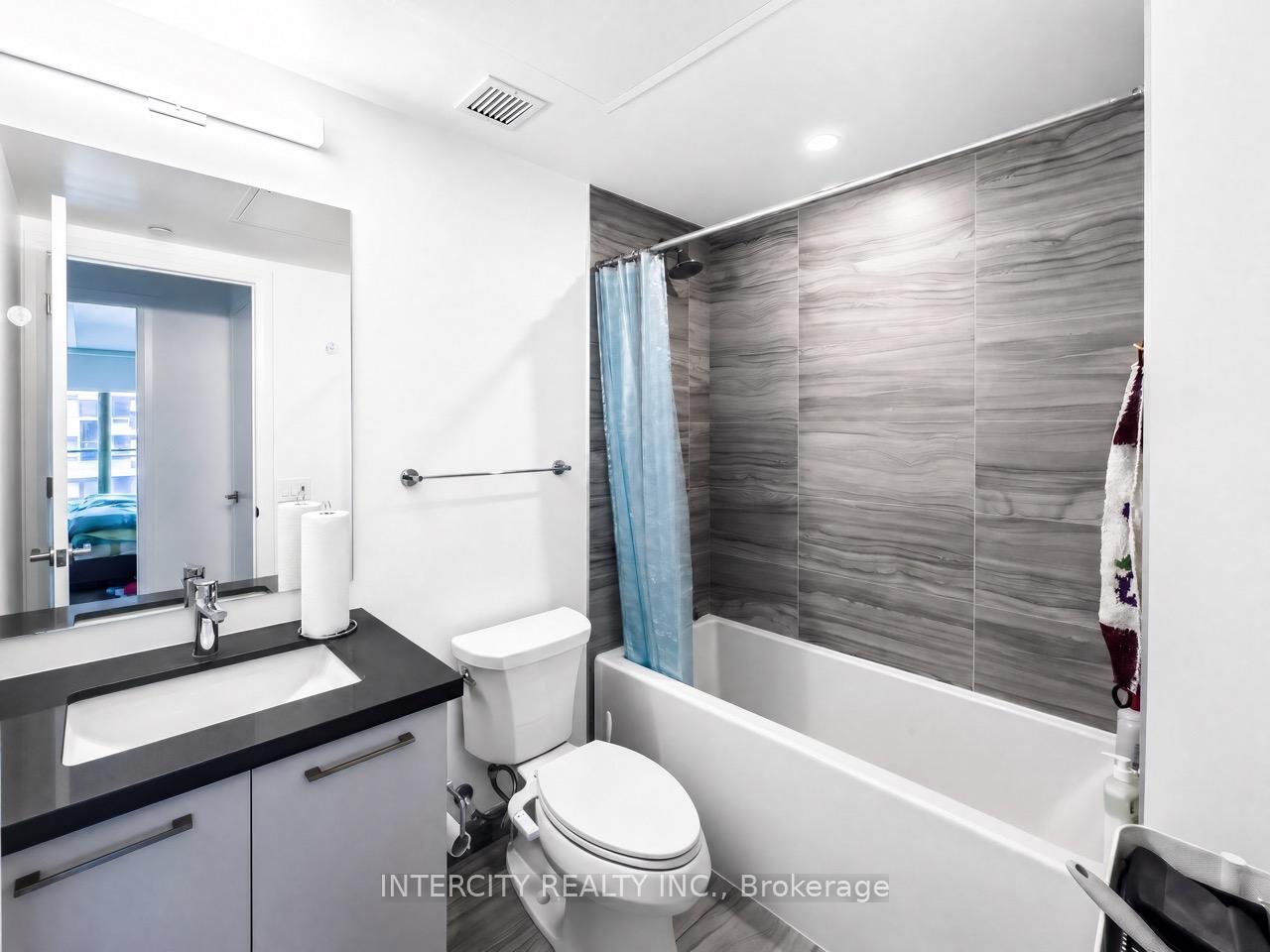 Photo 4 of Unit 1307, 33 Frederick Todd Way, Toronto, Leaside — HOMEH