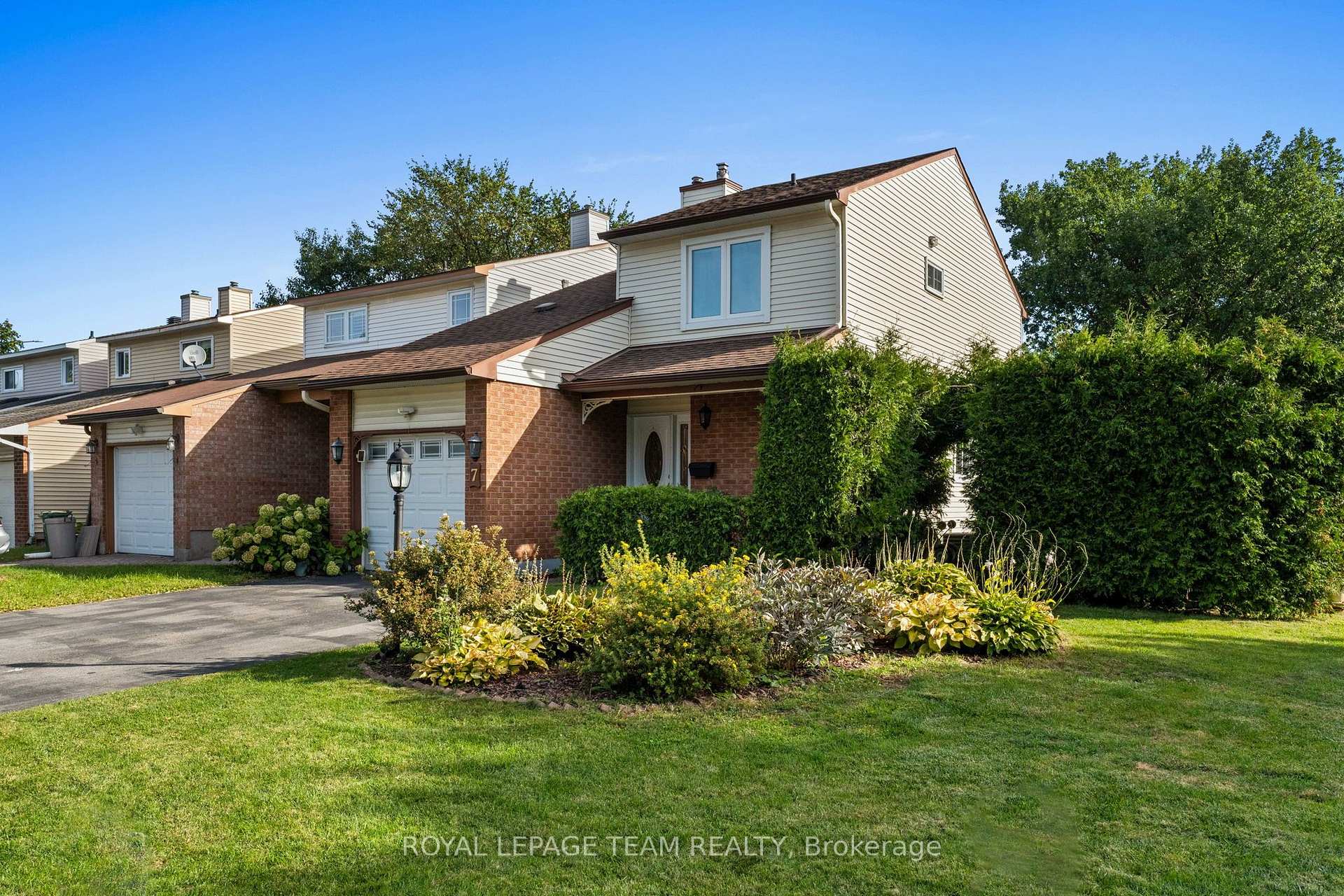 Photo 5 of 7 Benlark Road, Ottawa, Barrhaven - On the Green — HOMEH