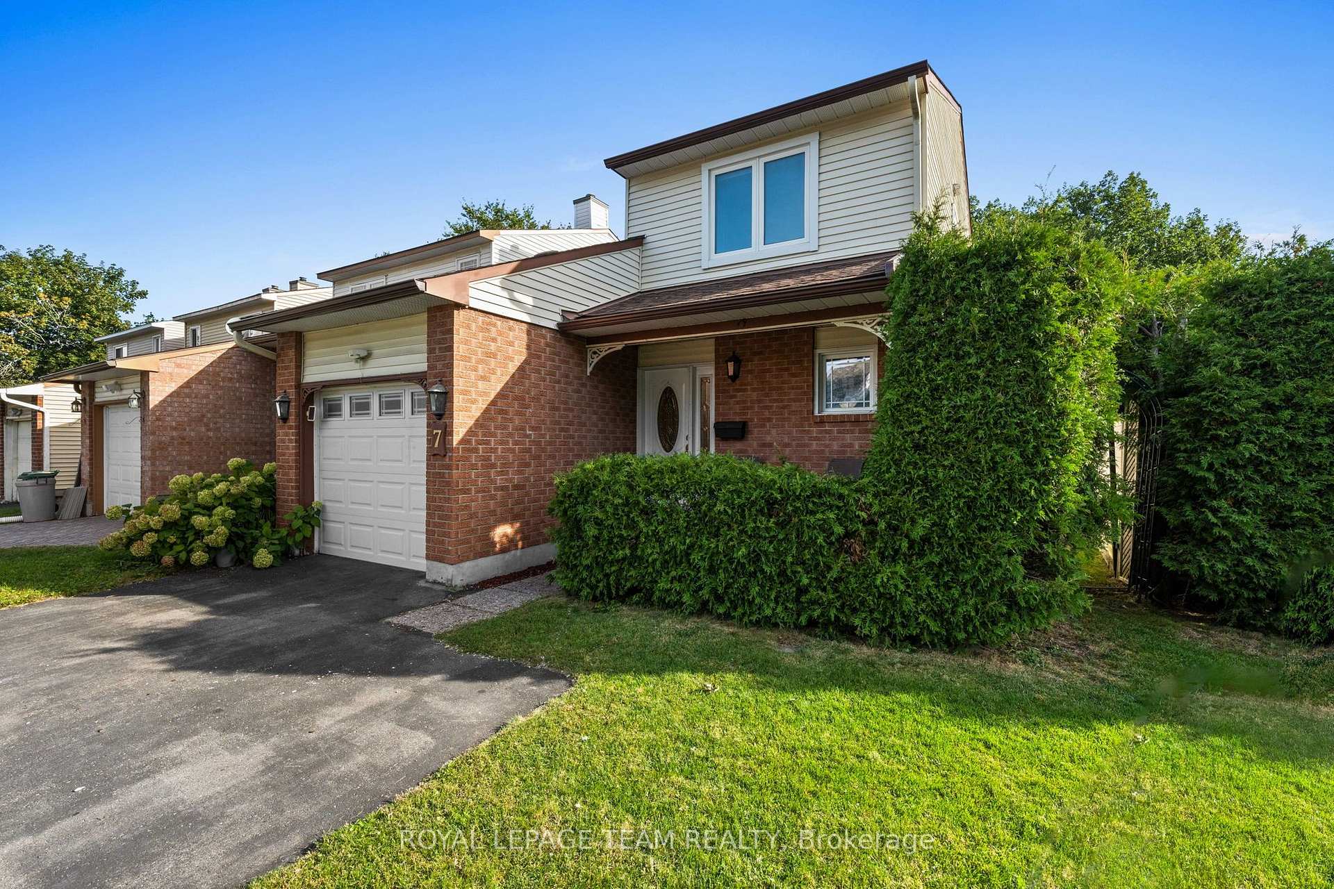 Photo 7 of 7 Benlark Road, Ottawa, Barrhaven - On the Green — HOMEH