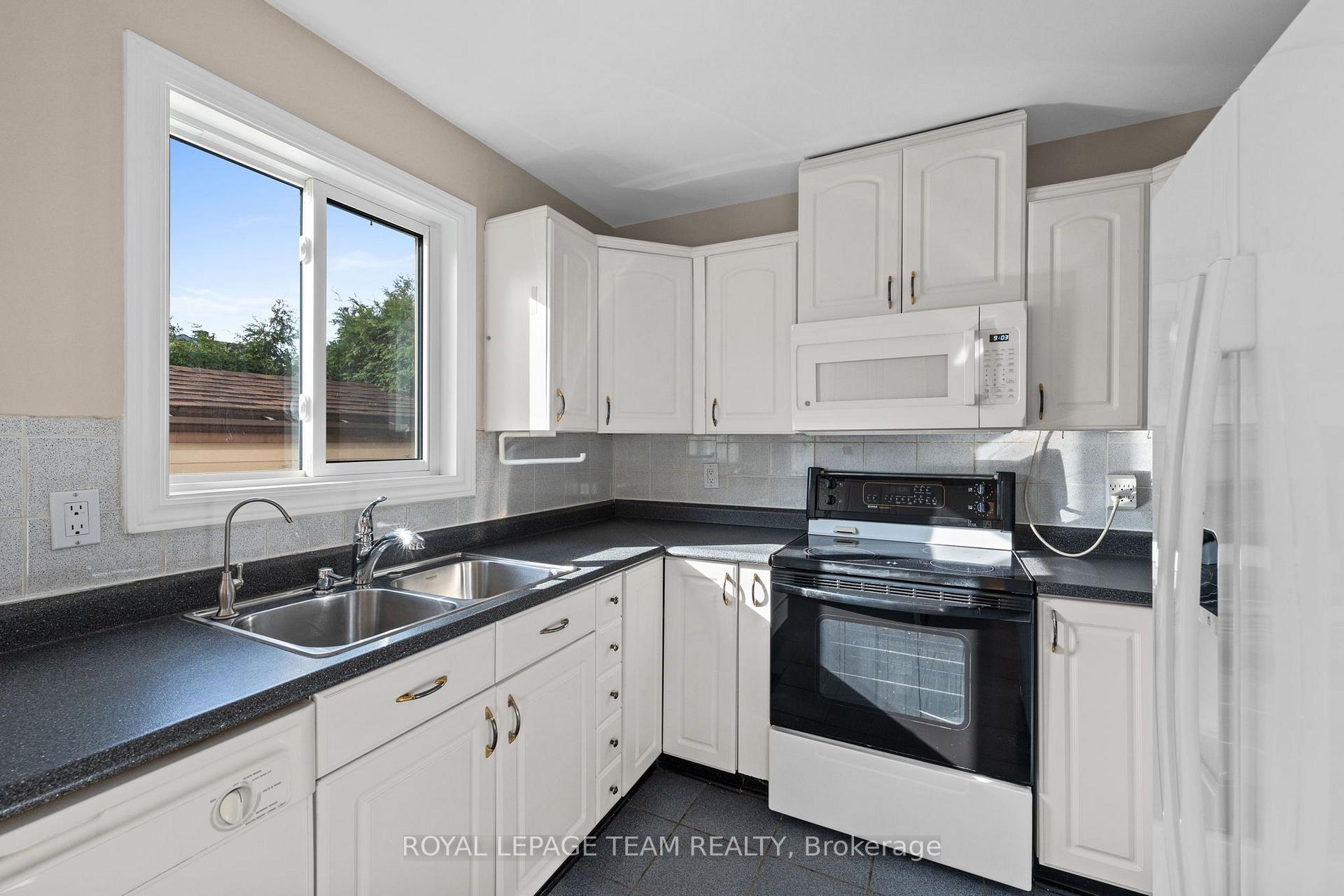 Photo 37 of 7 Benlark Road, Ottawa, Barrhaven - On the Green — HOMEH