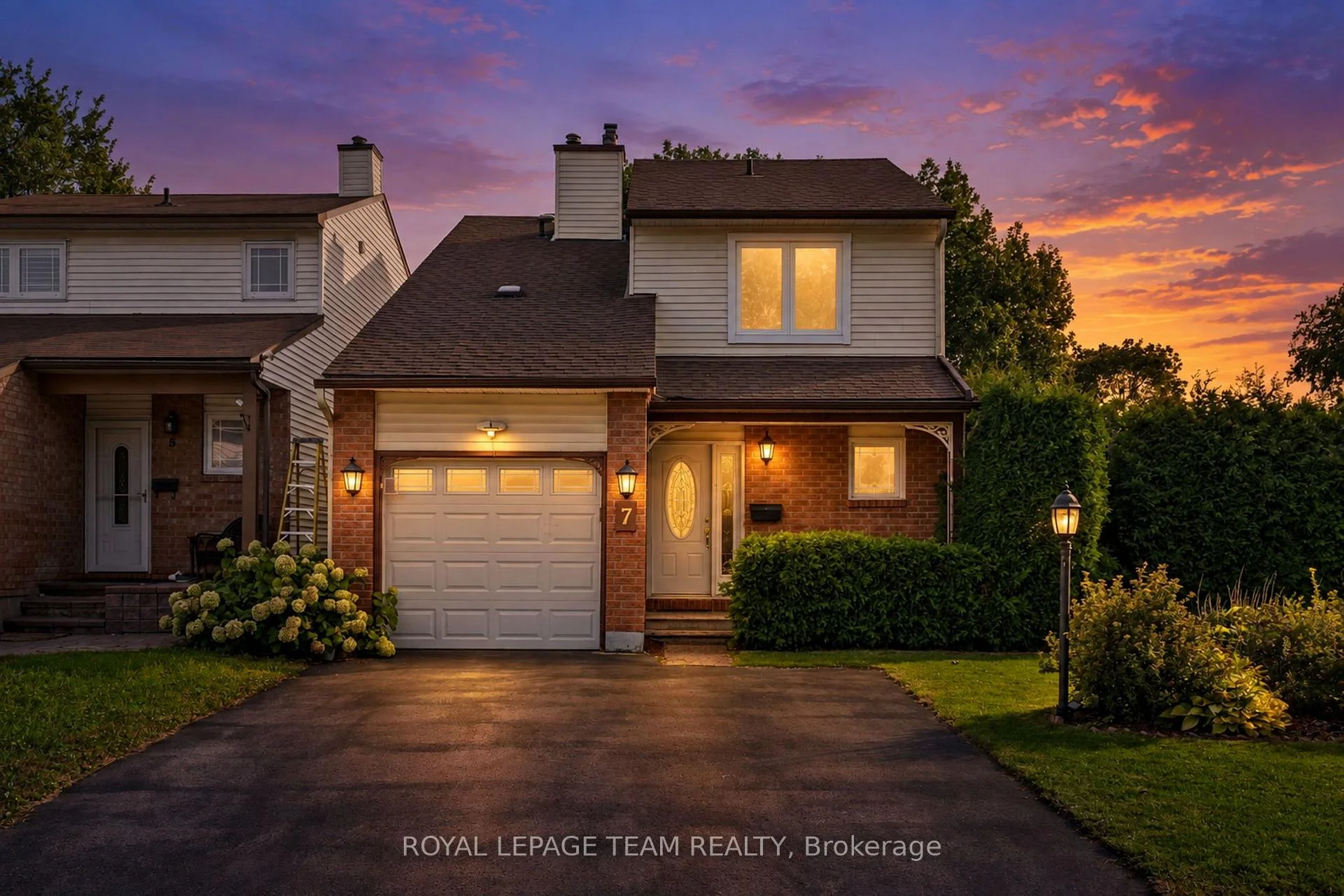 Photo 2 of 7 Benlark Road, Ottawa, Barrhaven - On the Green — HOMEH