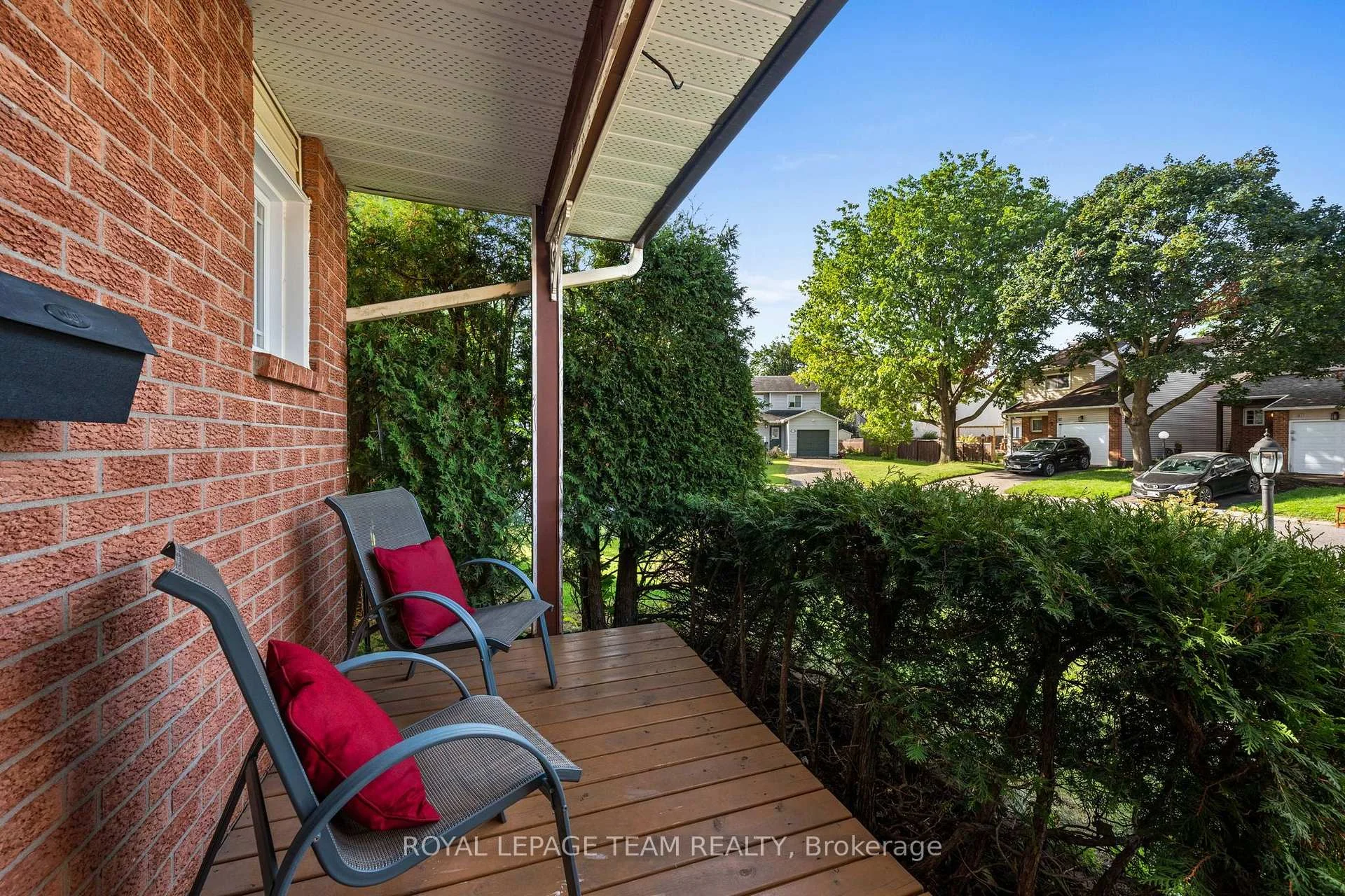 Photo 8 of 7 Benlark Road, Ottawa, Barrhaven - On the Green — HOMEH