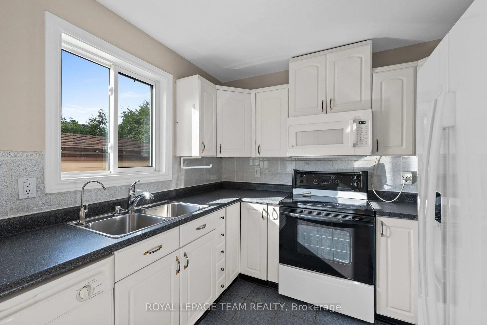 Photo 34 of 7 Benlark Road, Ottawa, Barrhaven - On the Green — HOMEH
