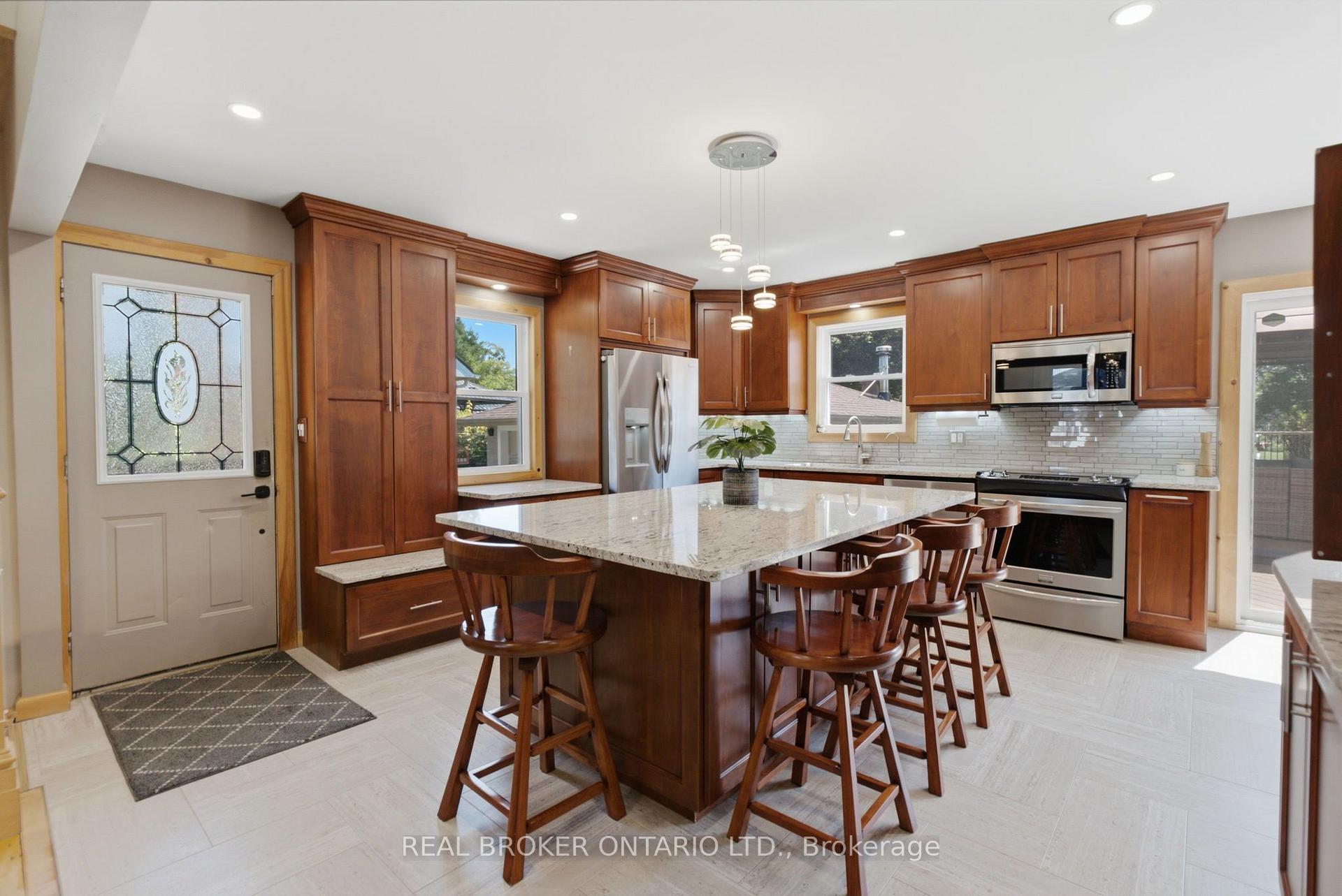 Photo 4 of 11 Perry Street, Kawartha Lakes, Oakwood — HOMEH