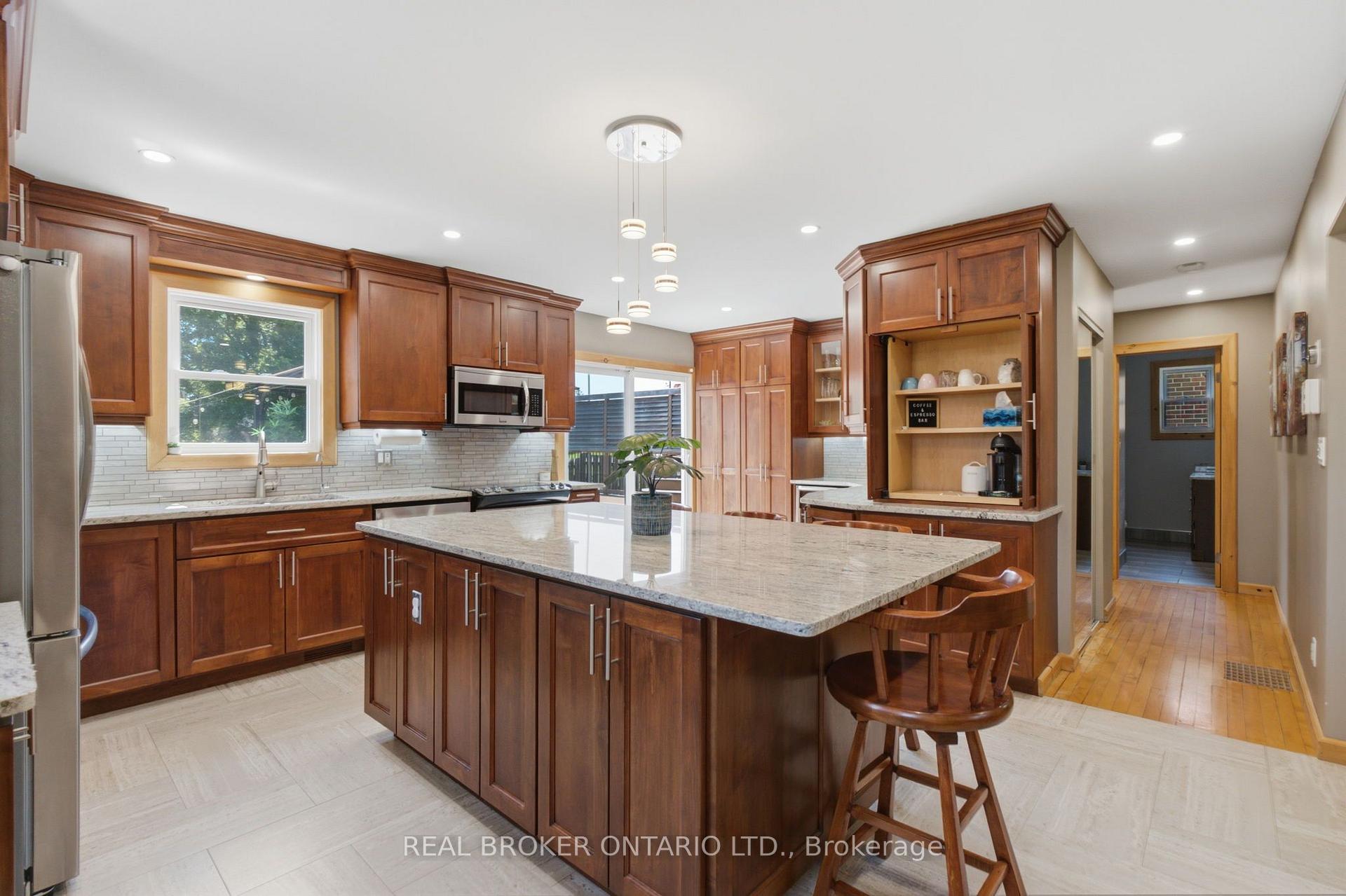 Photo 5 of 11 Perry Street, Kawartha Lakes, Oakwood — HOMEH
