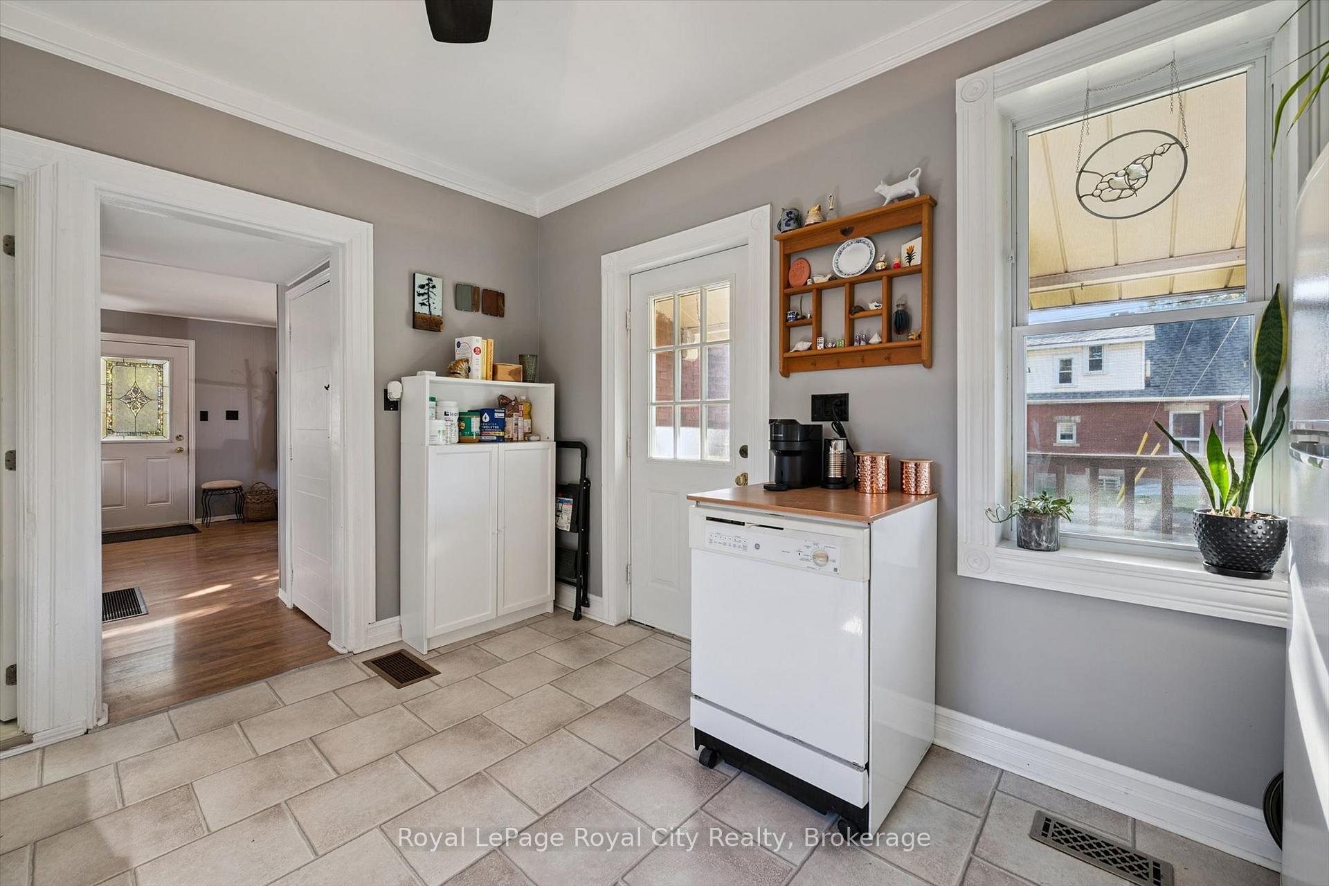 Photo 14 of 180 Edinburgh Road N, Guelph, Junction/Onward Willow — HOMEH