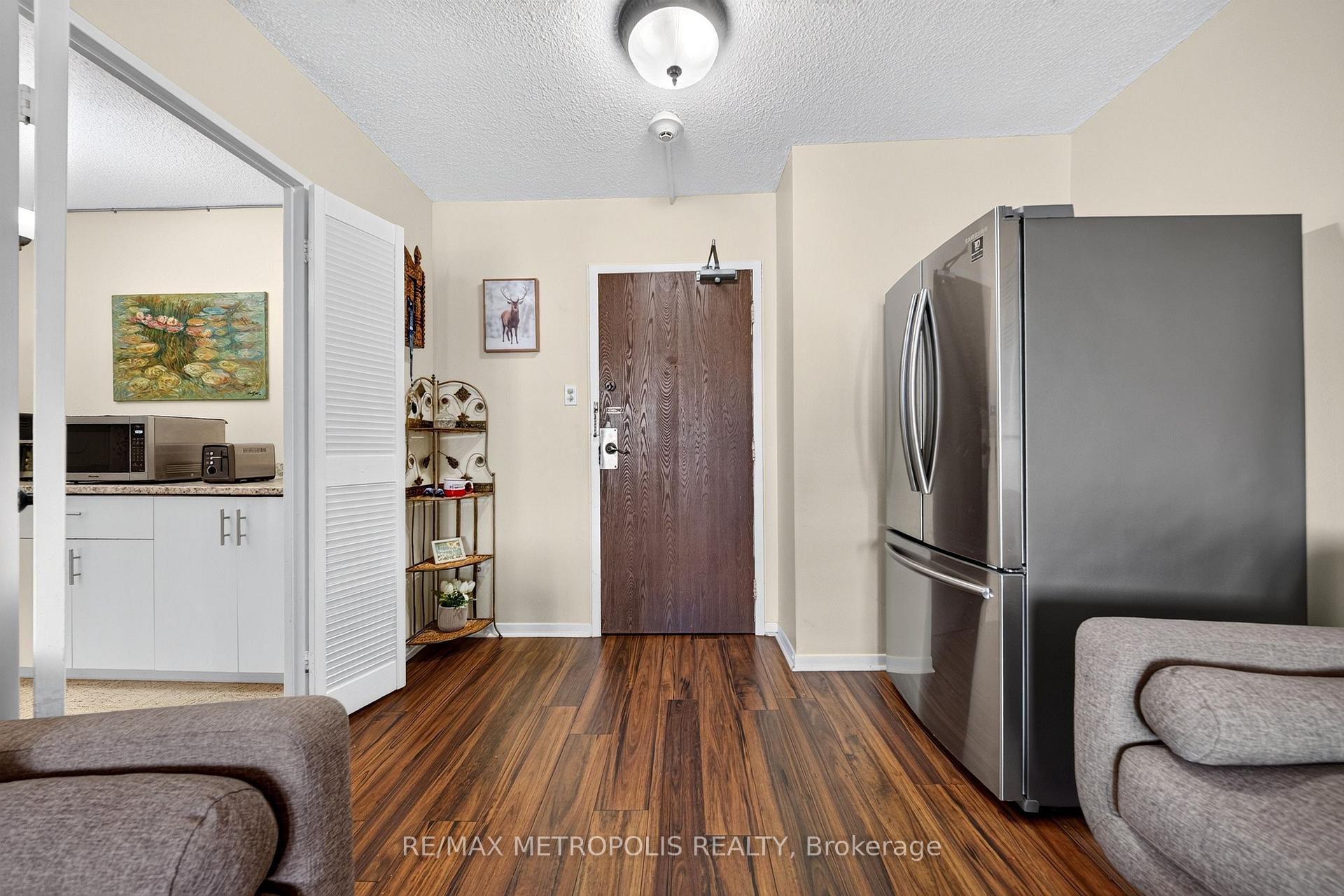 Photo 3 of Unit 801, 1210 Radom Street, Pickering, Bay Ridges — HOMEH
