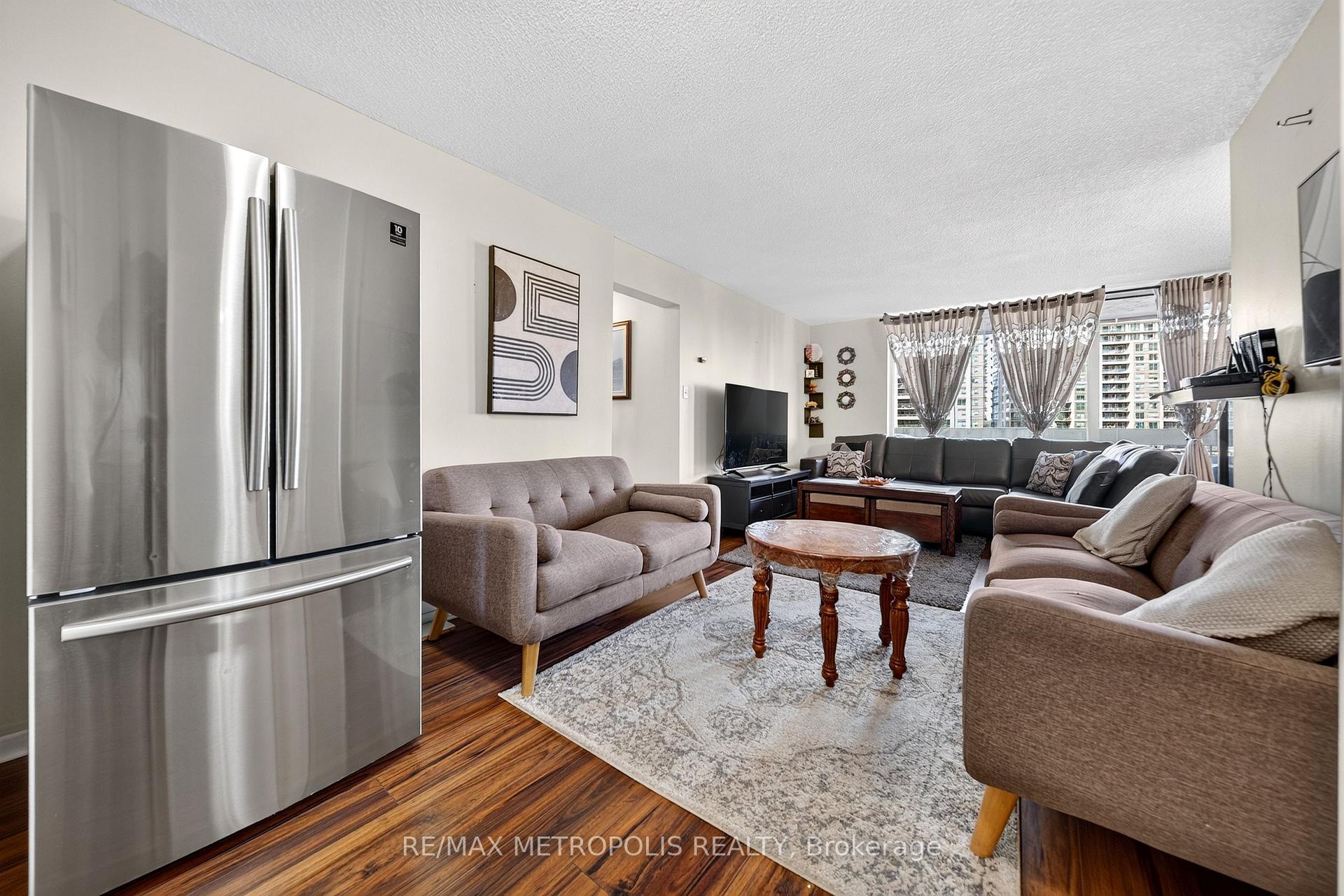 Photo 5 of Unit 801, 1210 Radom Street, Pickering, Bay Ridges — HOMEH