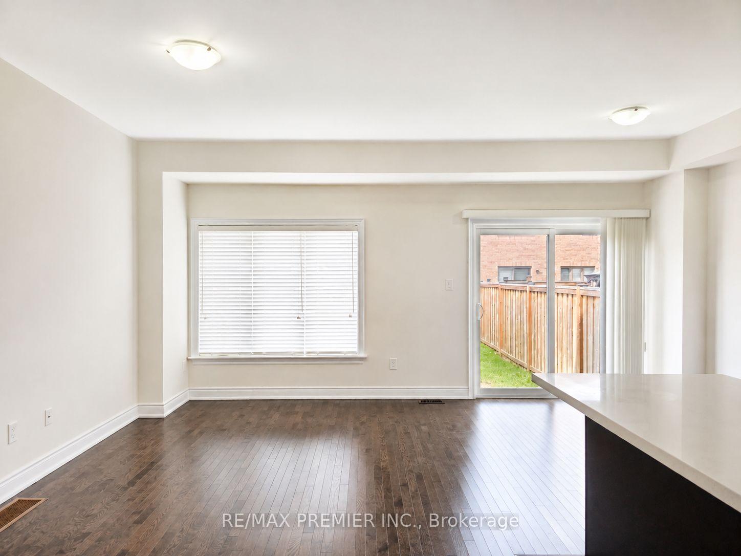 Photo 4 of 34 Arnold Crescent, New Tecumseth, Alliston — HOMEH