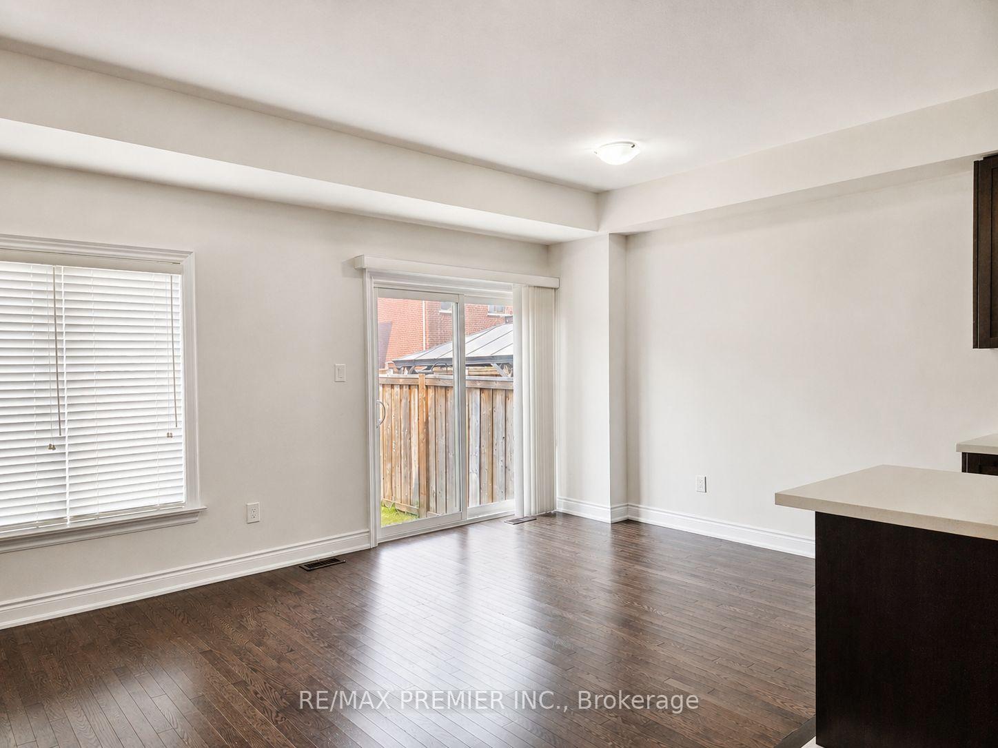 Photo 5 of 34 Arnold Crescent, New Tecumseth, Alliston — HOMEH