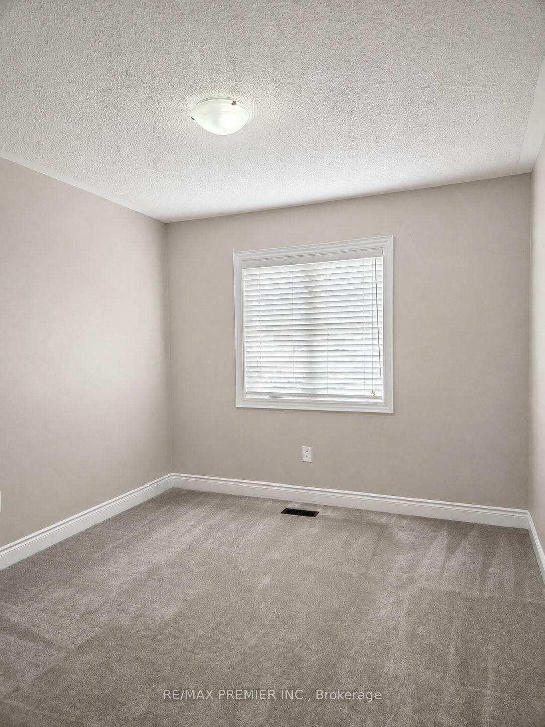 Photo 11 of 34 Arnold Crescent, New Tecumseth, Alliston — HOMEH