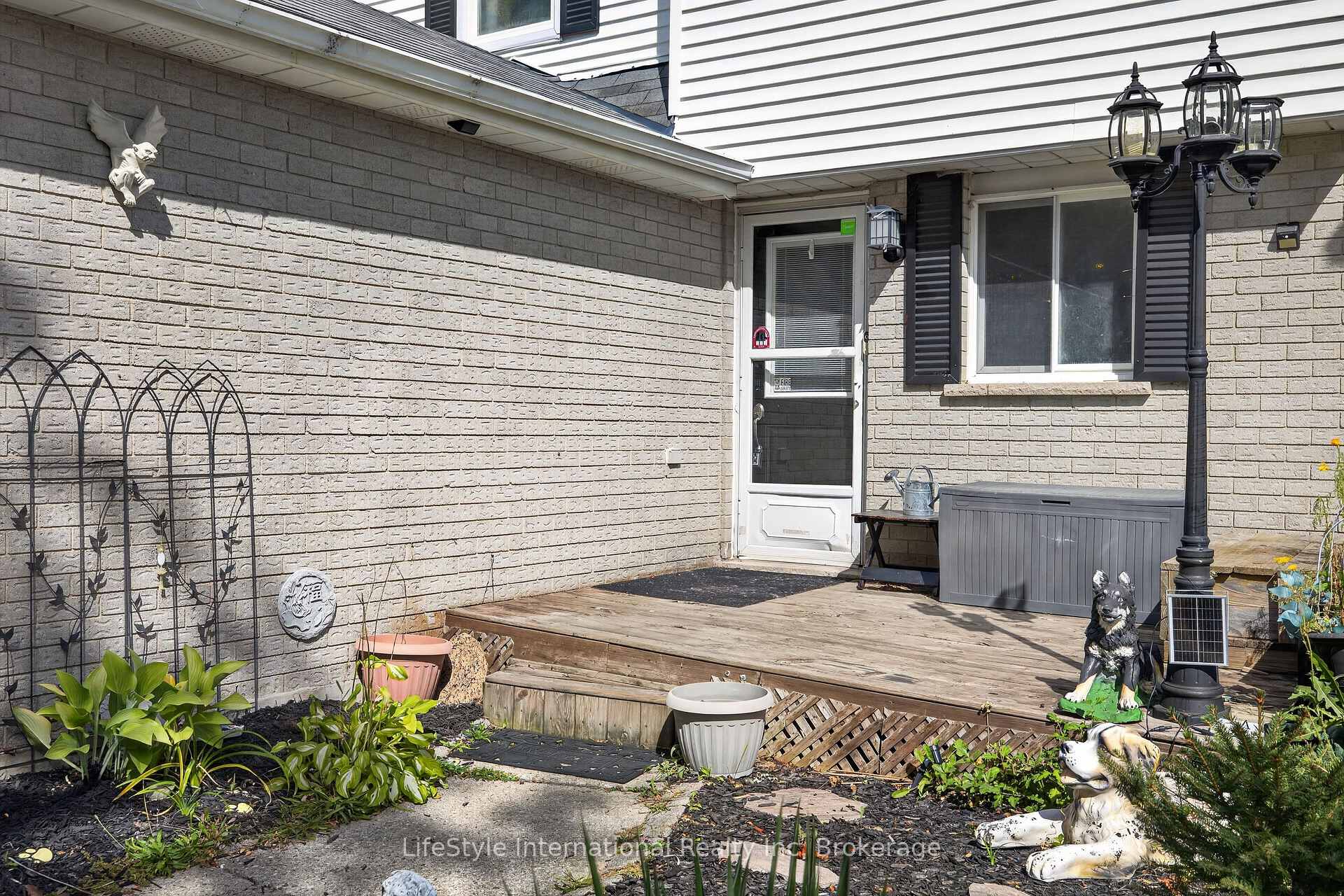 Photo 7 of 18 Camrose Court, Kitchener, Victoria Hills — HOMEH