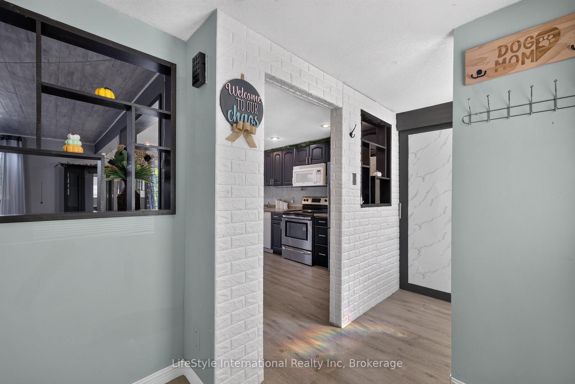 Photo 4 of 18 Camrose Court, Kitchener, Victoria Hills — HOMEH