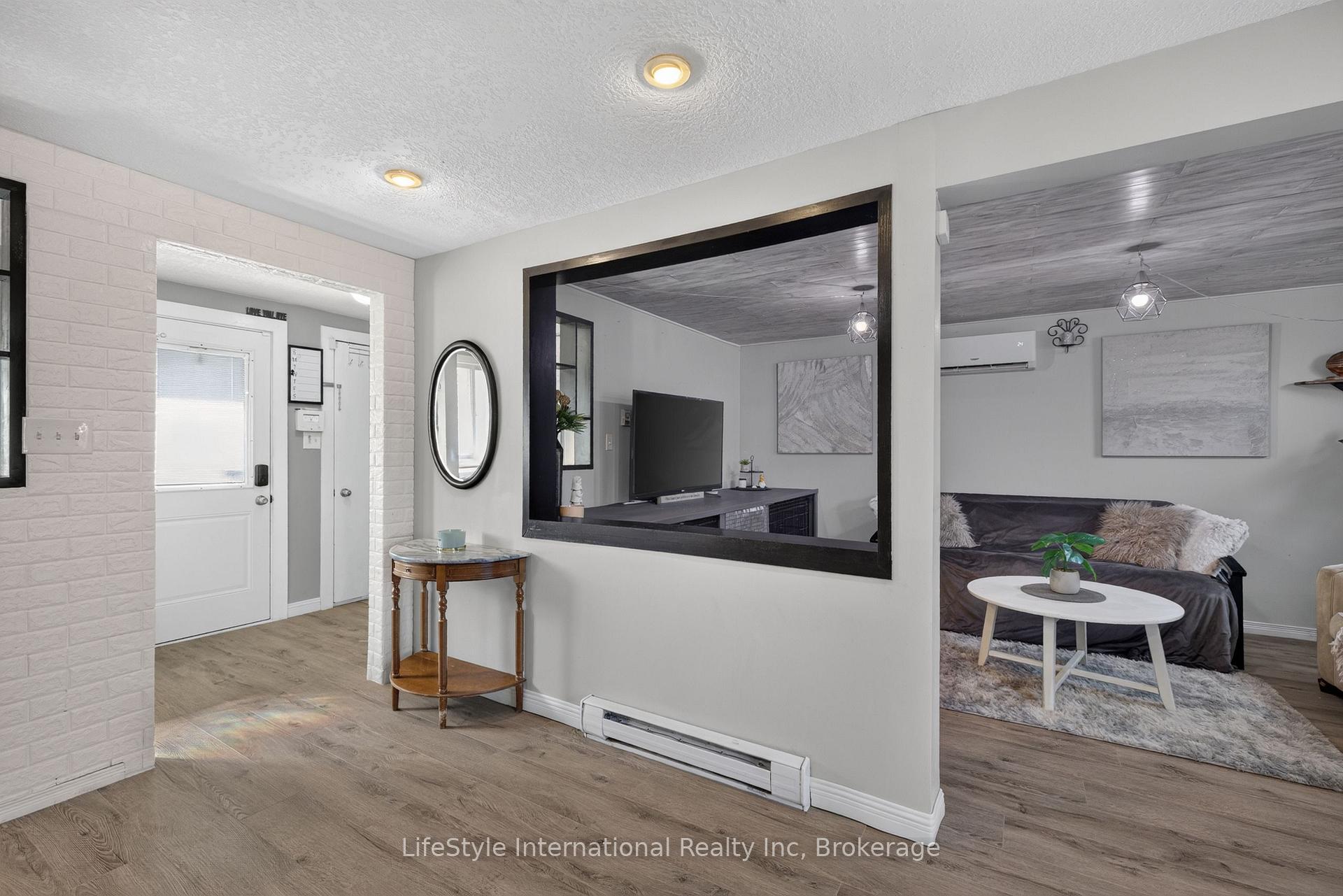 Photo 5 of 18 Camrose Court, Kitchener, Victoria Hills — HOMEH