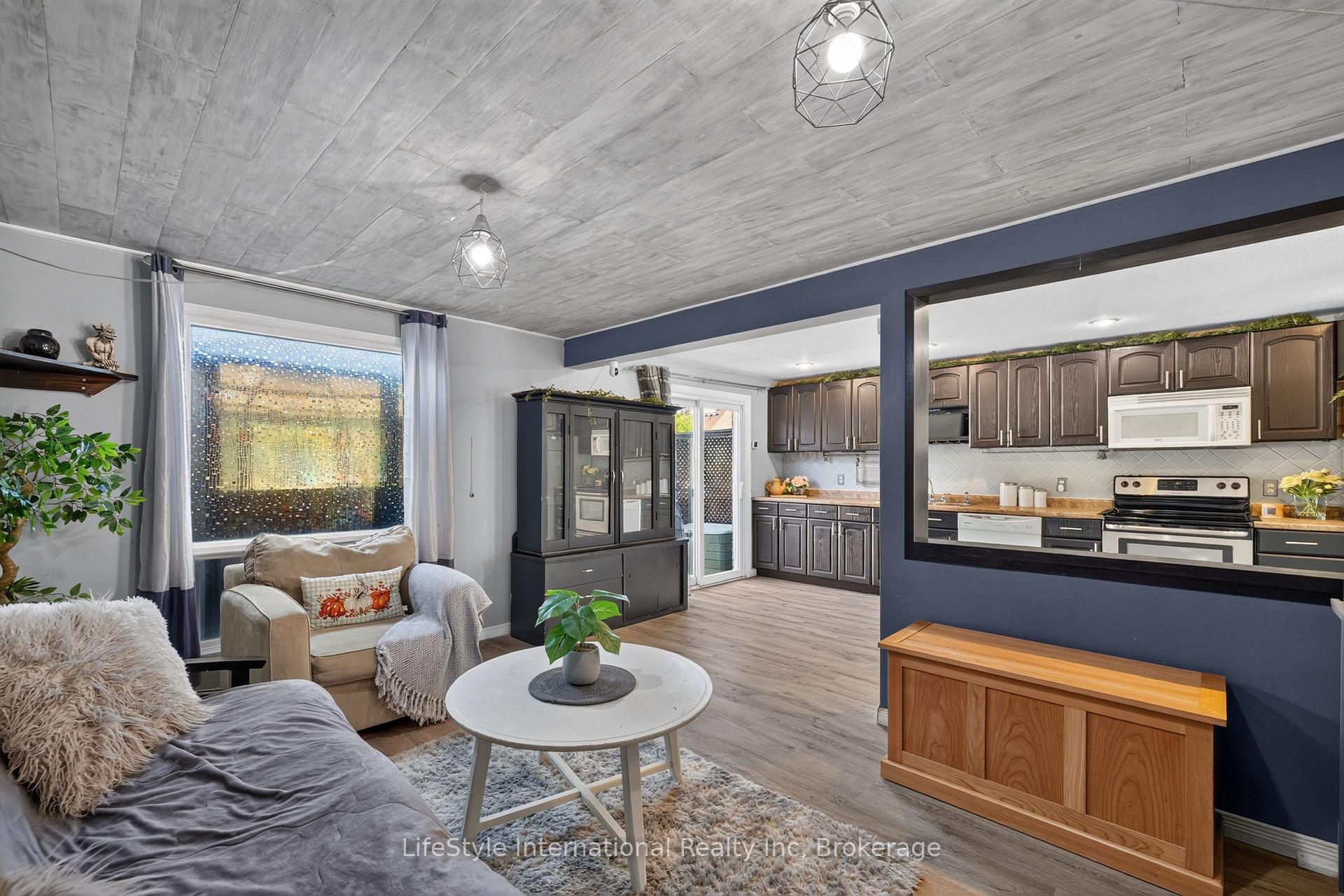 Photo 13 of 18 Camrose Court, Kitchener, Victoria Hills — HOMEH