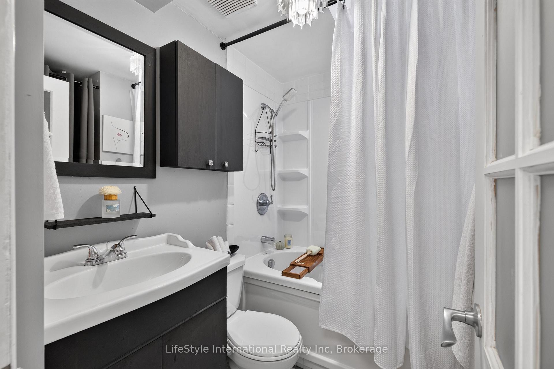 Photo 19 of 18 Camrose Court, Kitchener, Victoria Hills — HOMEH
