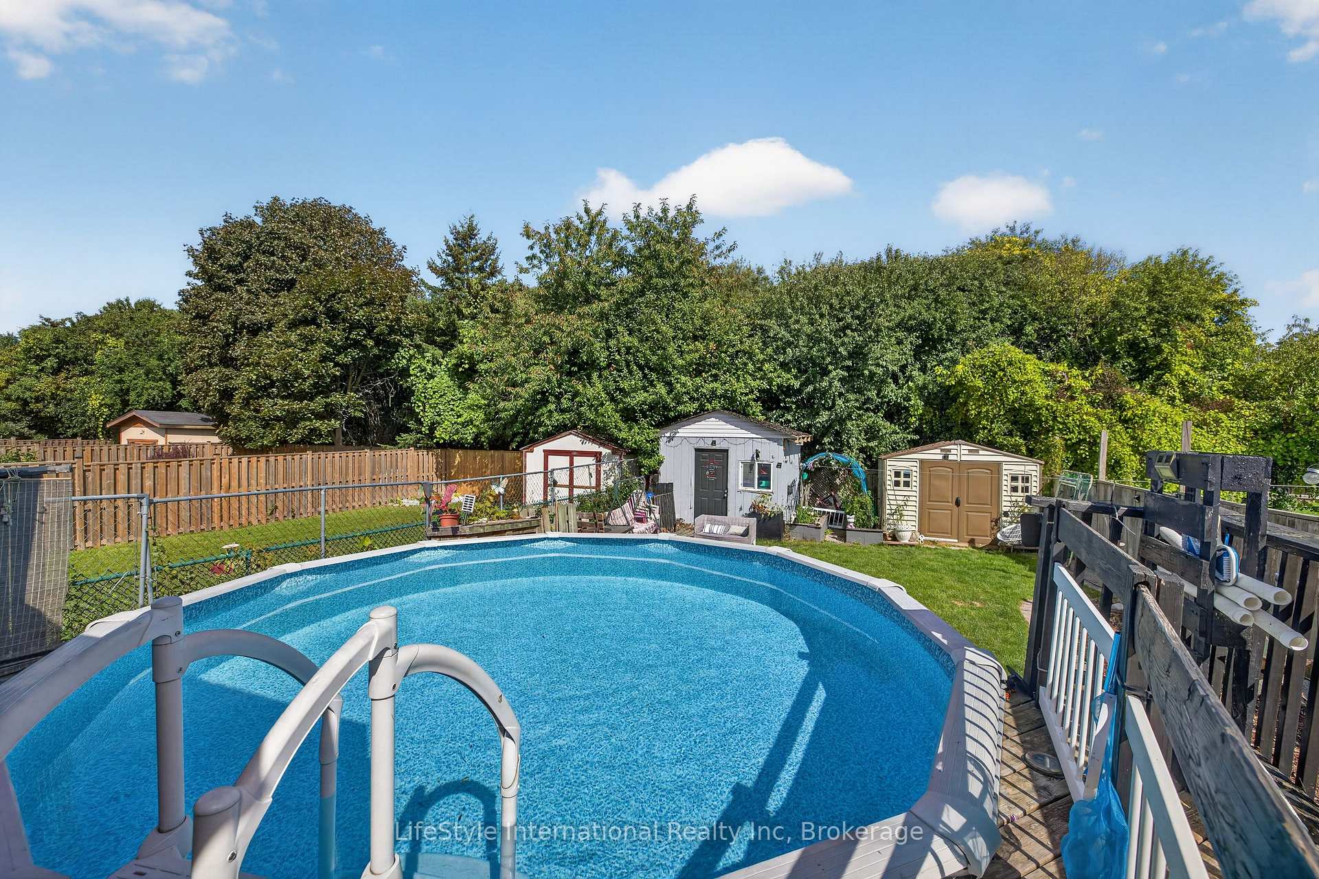 Photo 30 of 18 Camrose Court, Kitchener, Victoria Hills — HOMEH