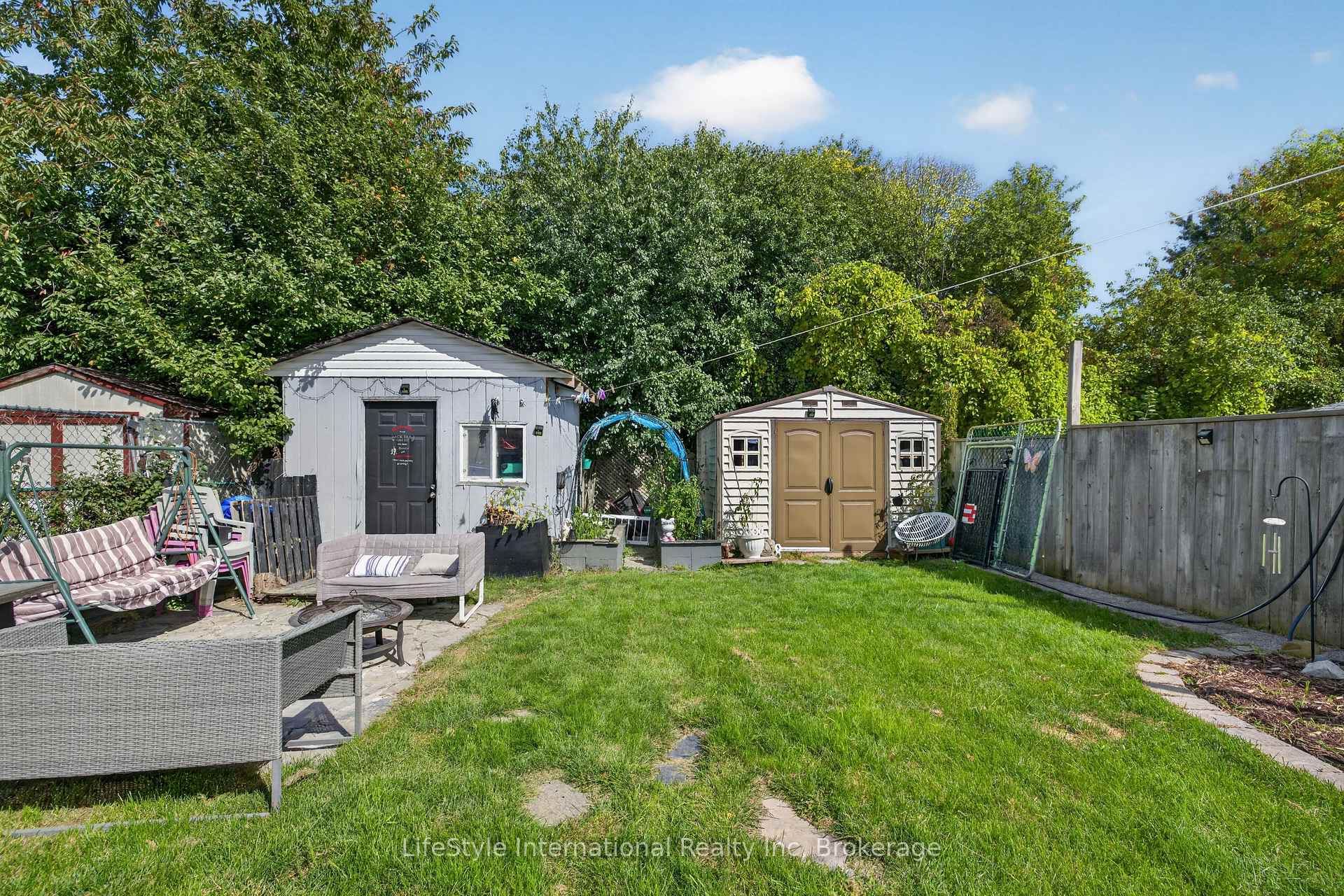 Photo 33 of 18 Camrose Court, Kitchener, Victoria Hills — HOMEH