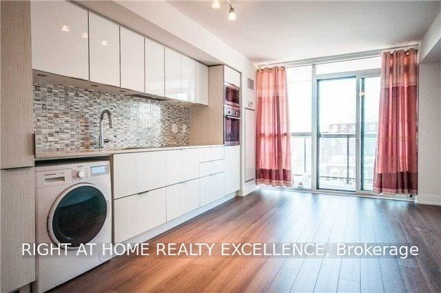 Front of Unit 602, 318 Richmond Street W
