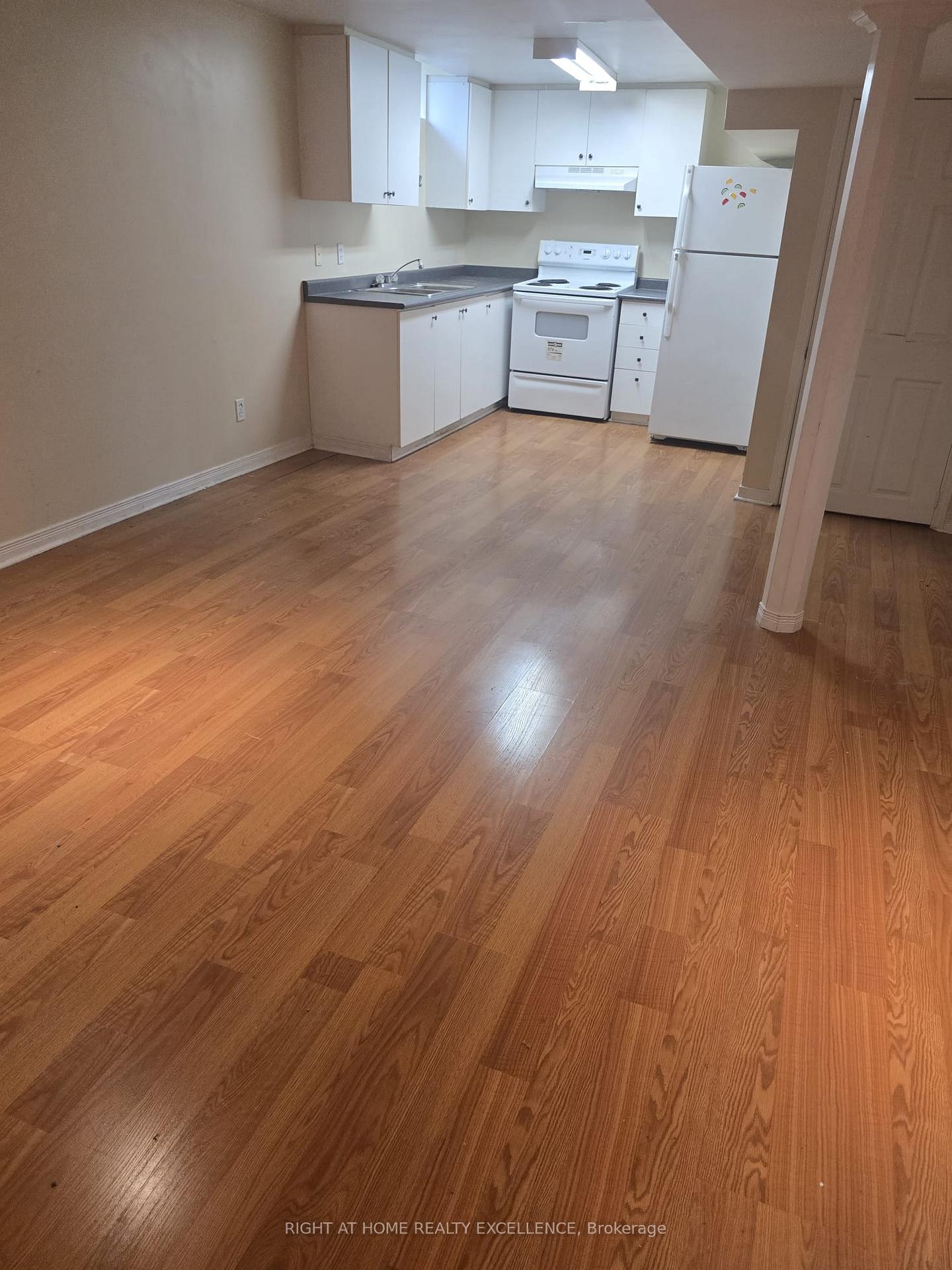 Photo 4 of Unit Basement, 11 Charlton Avenue, Vaughan, Brownridge — HOMEH