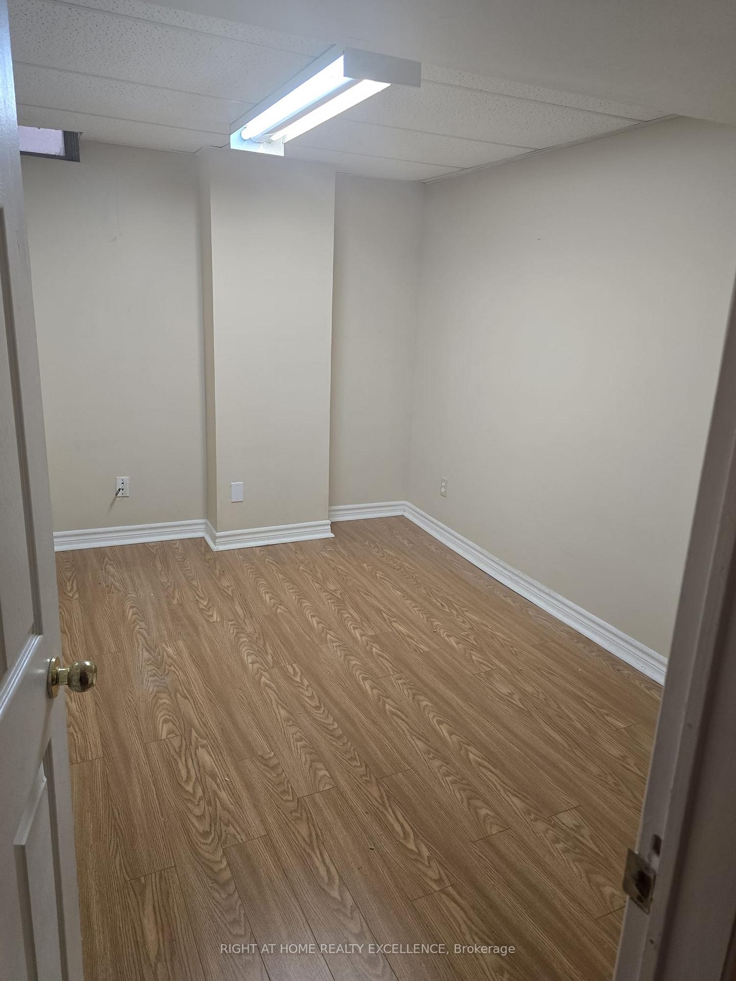 Photo 5 of Unit Basement, 11 Charlton Avenue, Vaughan, Brownridge — HOMEH