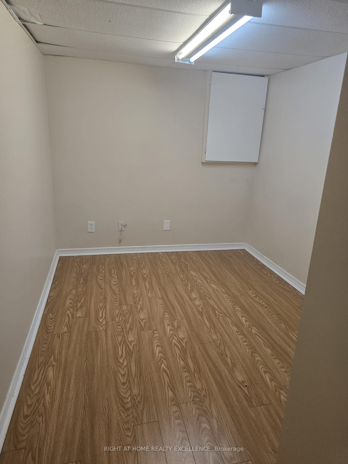 Photo 7 of Unit Basement, 11 Charlton Avenue, Vaughan, Brownridge — HOMEH
