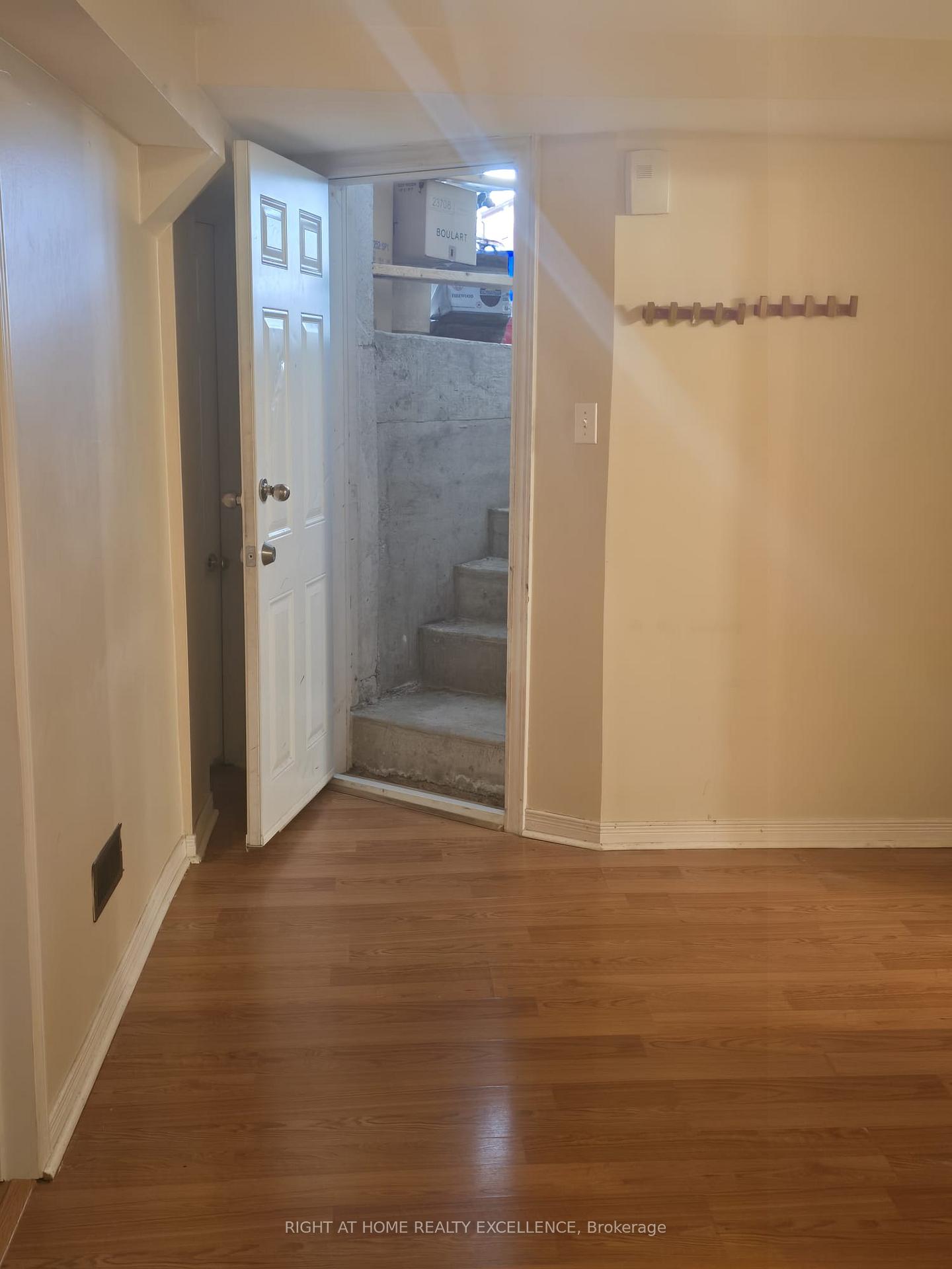 Photo 10 of Unit Basement, 11 Charlton Avenue, Vaughan, Brownridge — HOMEH