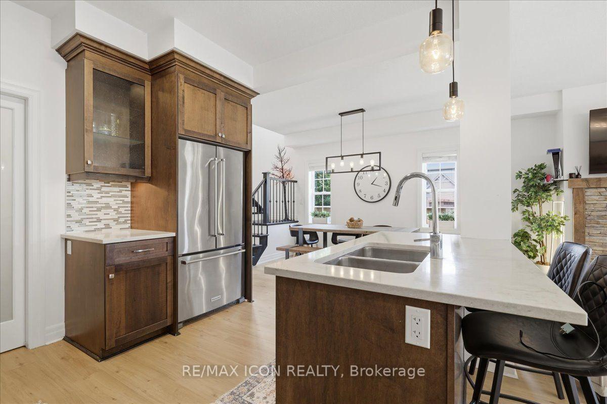 Photo 9 of 275 Falconridge Drive, Waterloo, University Downs — HOMEH