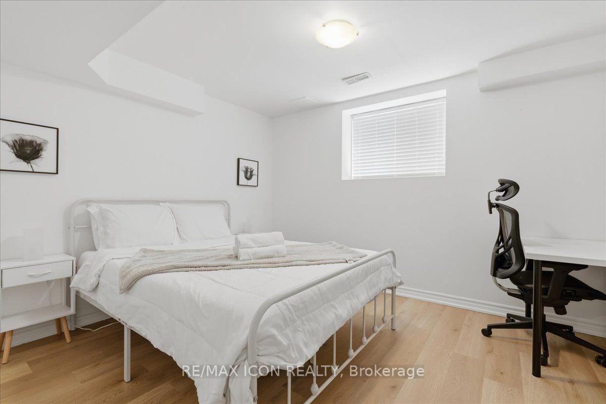 Photo 31 of 275 Falconridge Drive, Waterloo, University Downs — HOMEH