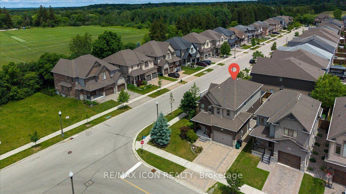 Photo 40 of 275 Falconridge Drive, Waterloo, University Downs — HOMEH