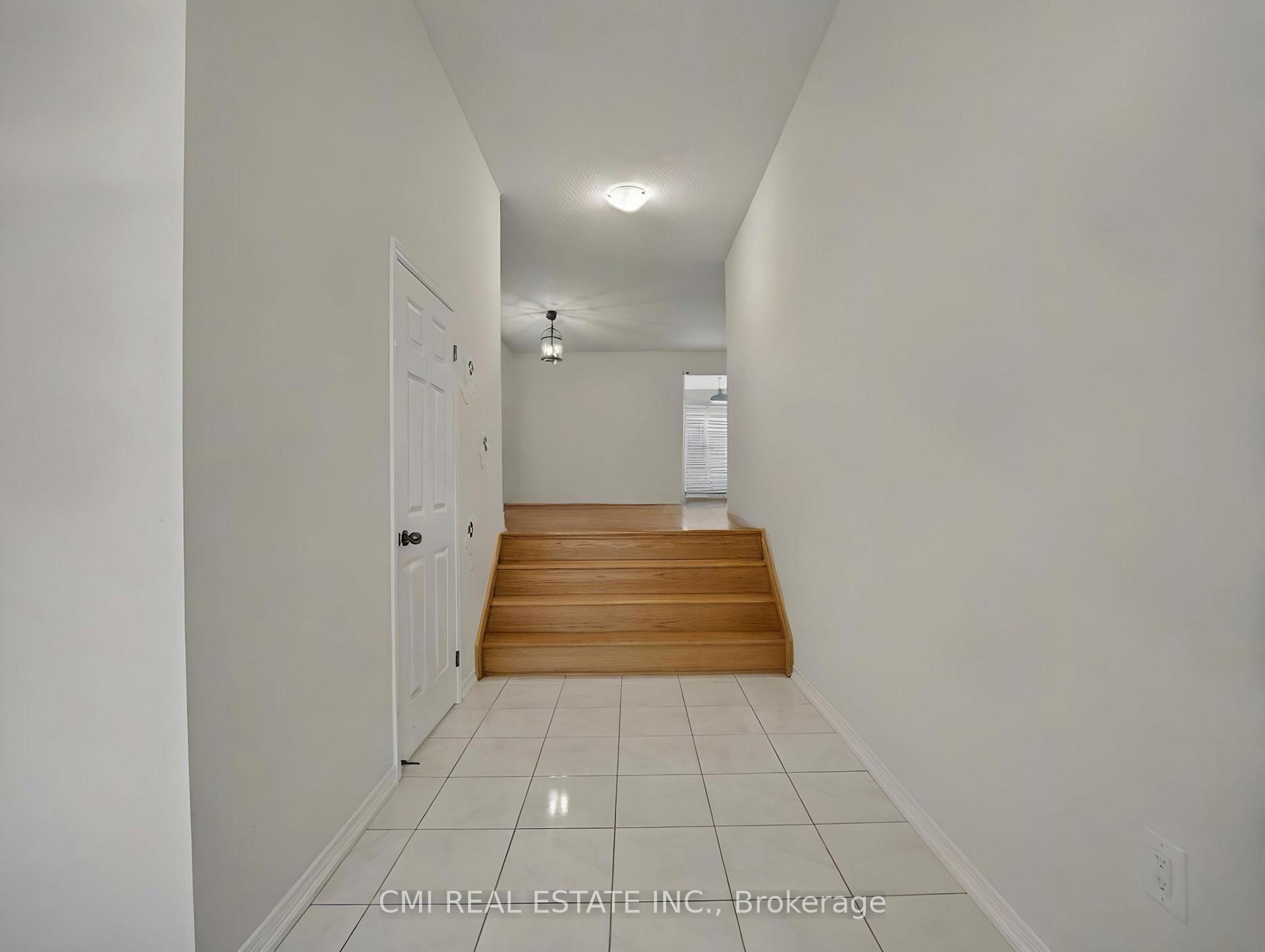Photo 6 of 7732 Butternut Blvd, Niagara Falls, Brown — HOMEH