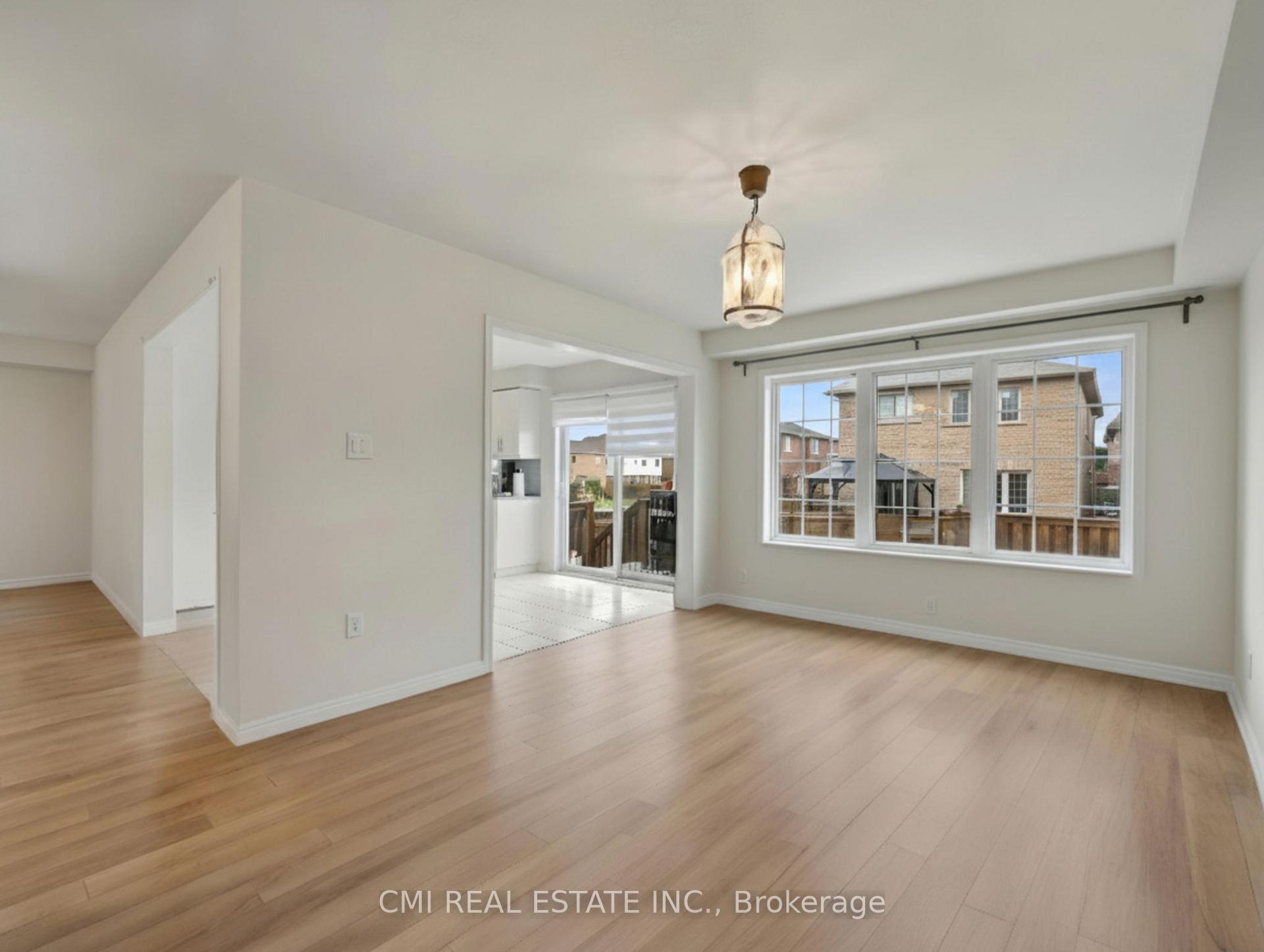 Photo 10 of 7732 Butternut Blvd, Niagara Falls, Brown — HOMEH