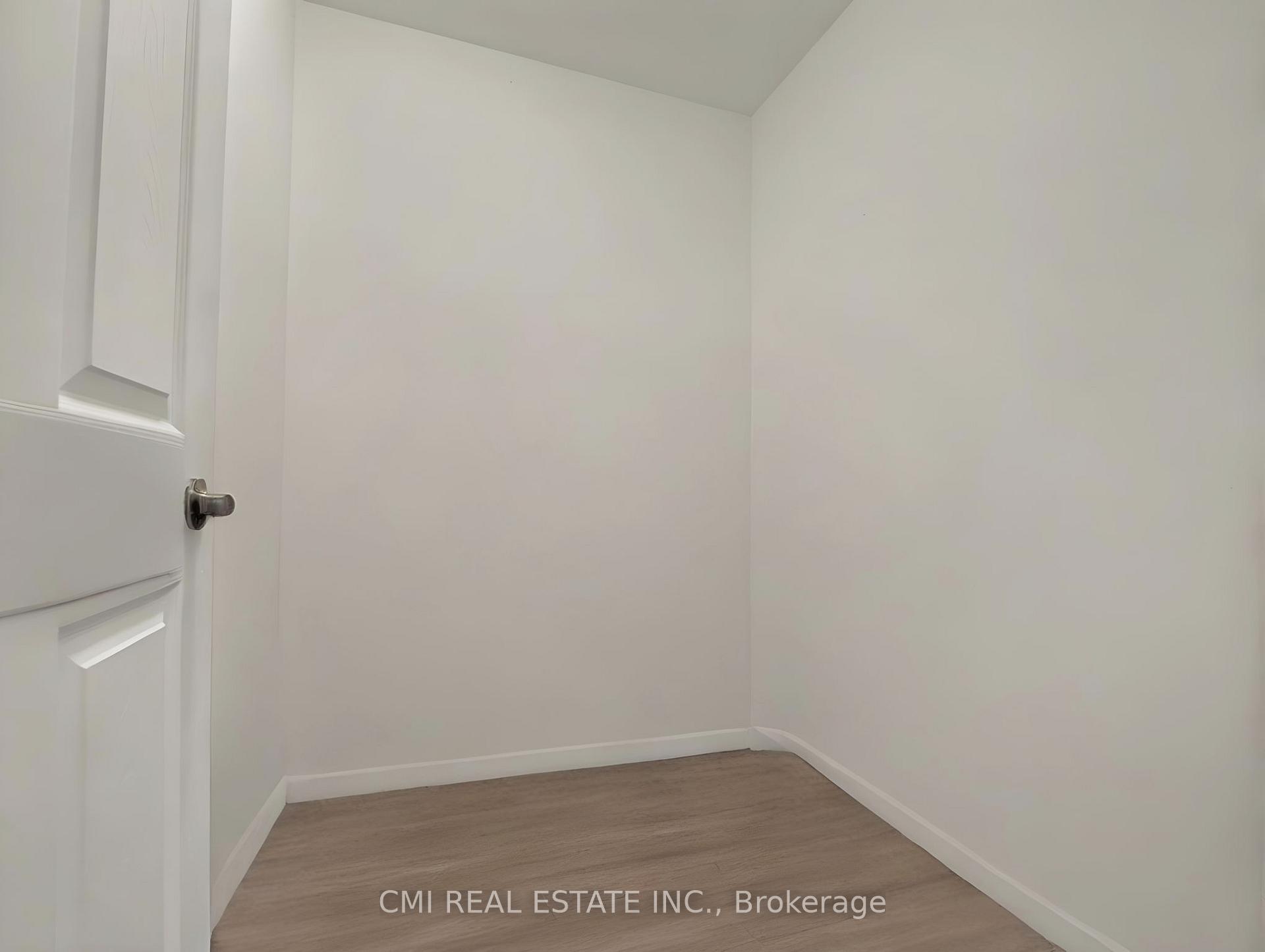 Photo 32 of 7732 Butternut Blvd, Niagara Falls, Brown — HOMEH