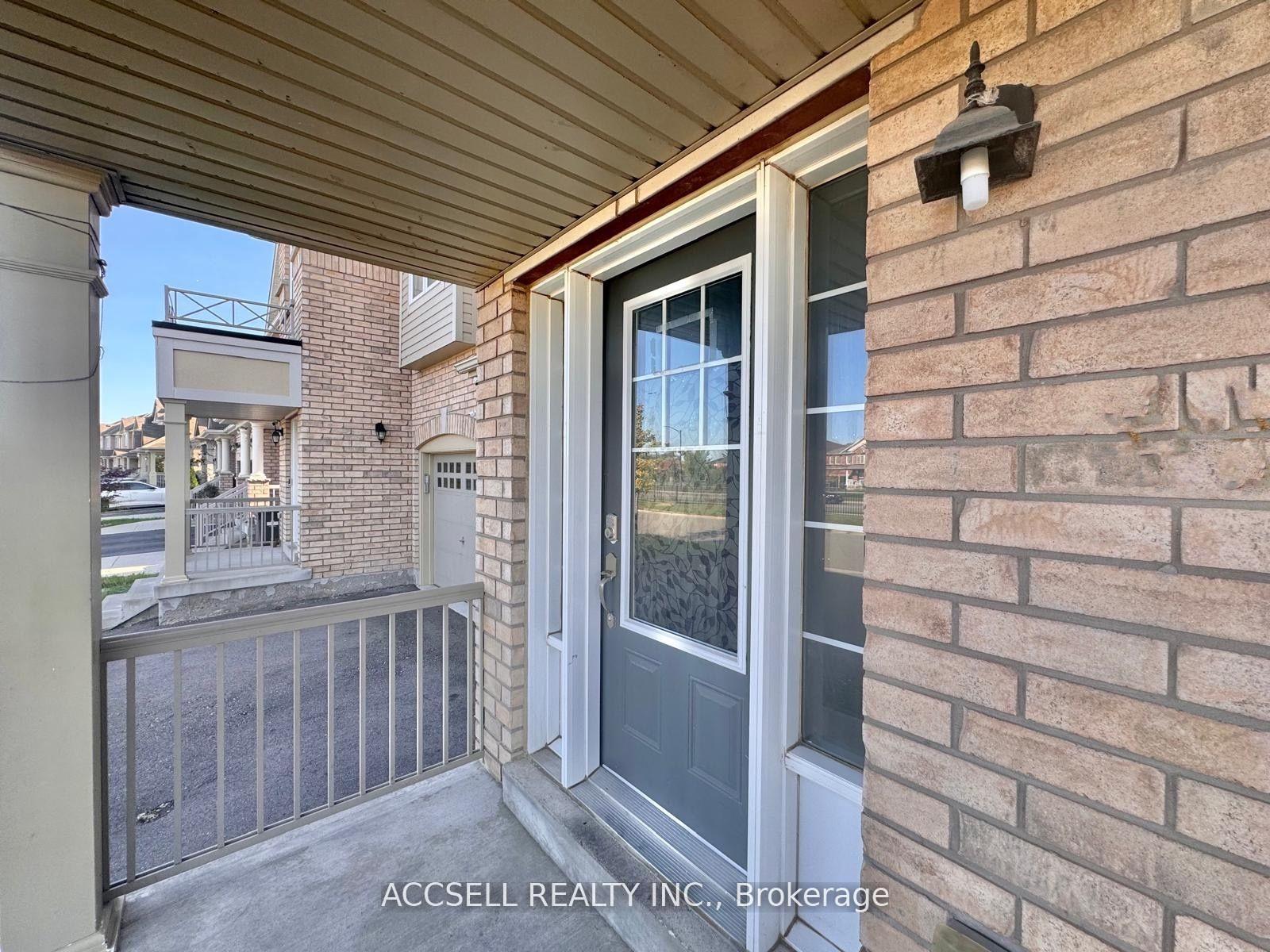 Photo 2 of 43 Banbridge Crescent, Brampton, Credit Valley — HOMEH