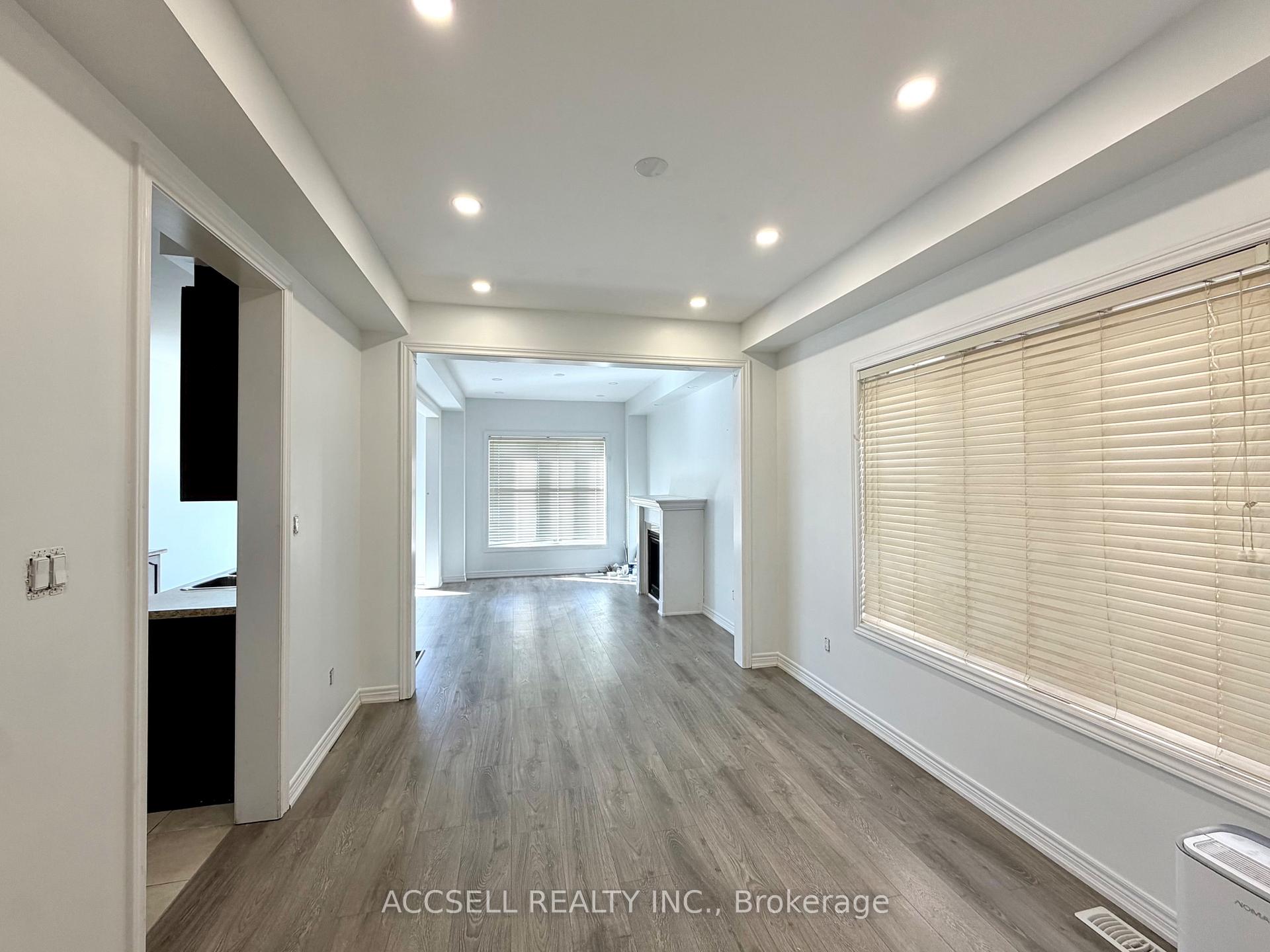 Photo 5 of 43 Banbridge Crescent, Brampton, Credit Valley — HOMEH
