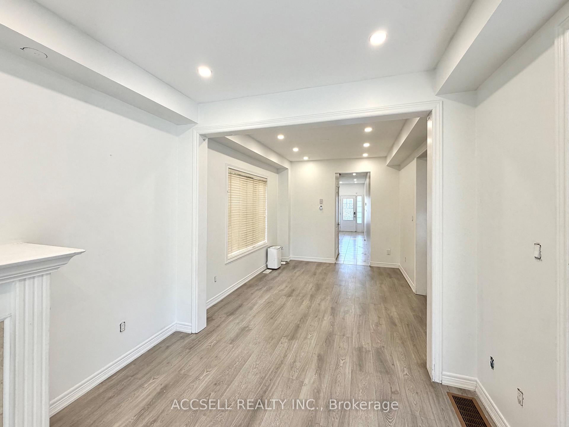 Photo 6 of 43 Banbridge Crescent, Brampton, Credit Valley — HOMEH