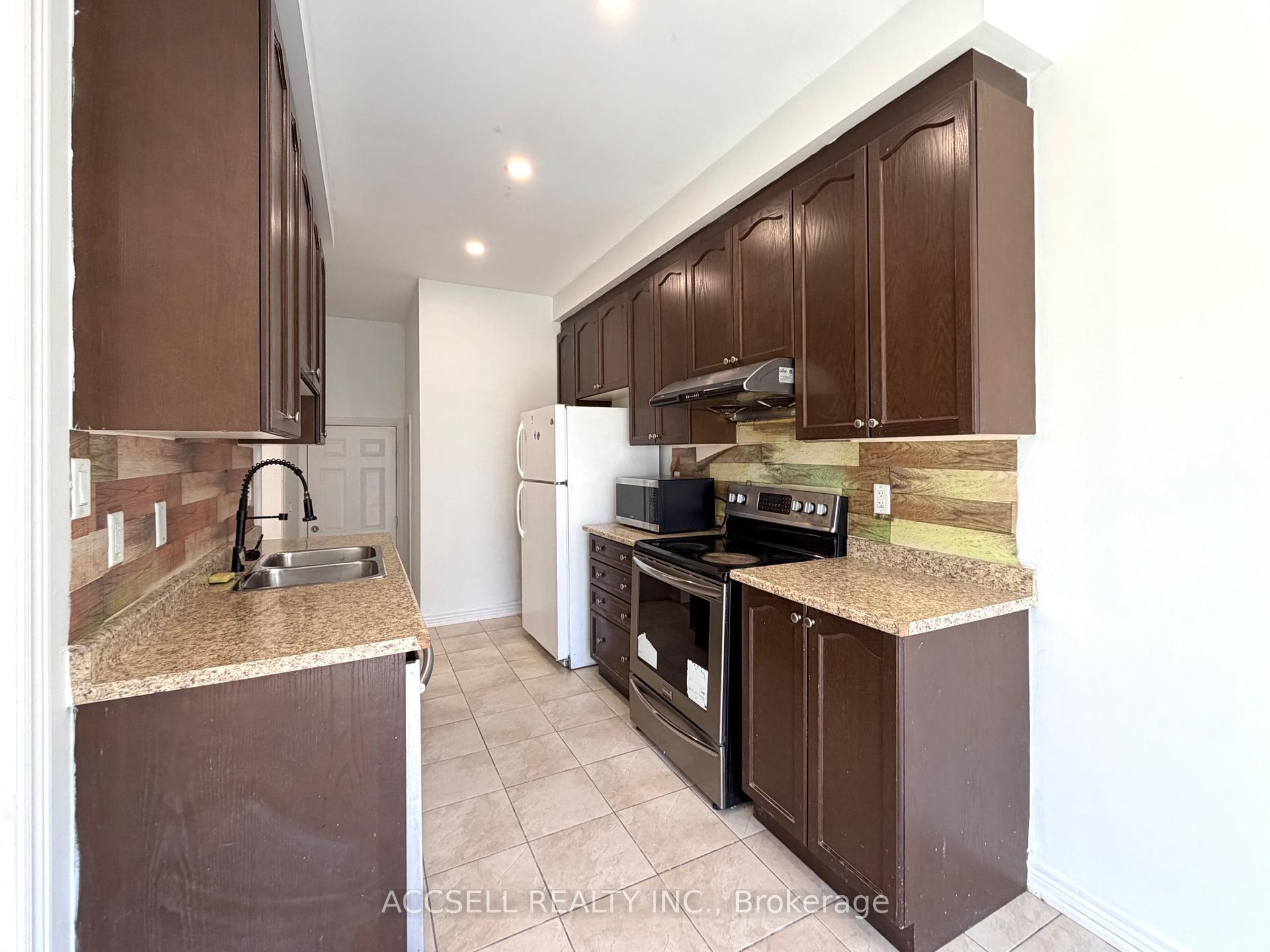 Photo 8 of 43 Banbridge Crescent, Brampton, Credit Valley — HOMEH