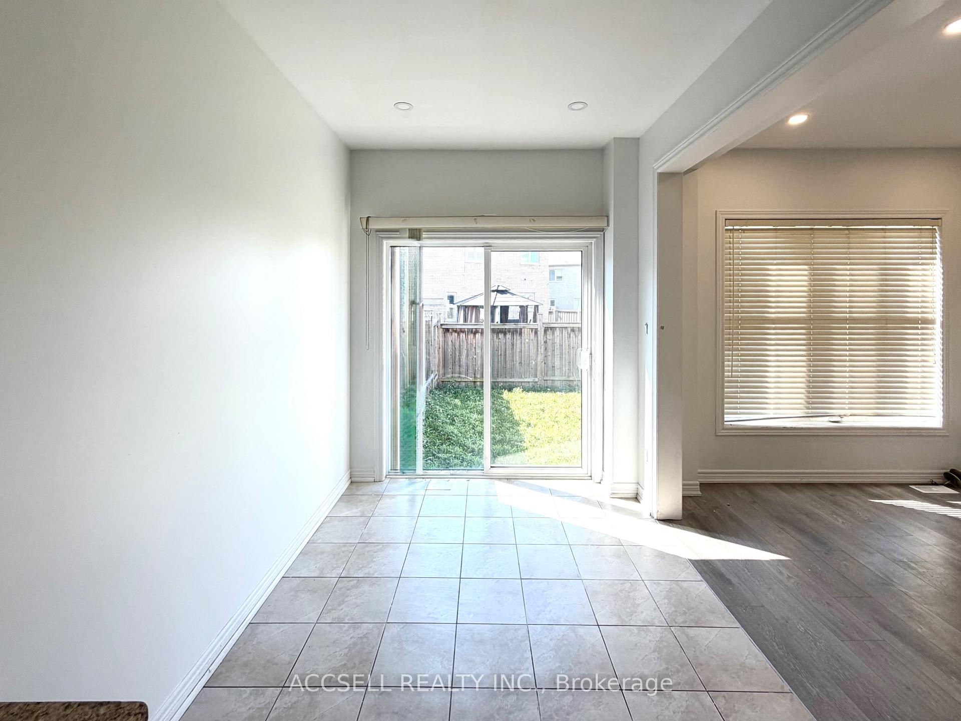 Photo 10 of 43 Banbridge Crescent, Brampton, Credit Valley — HOMEH
