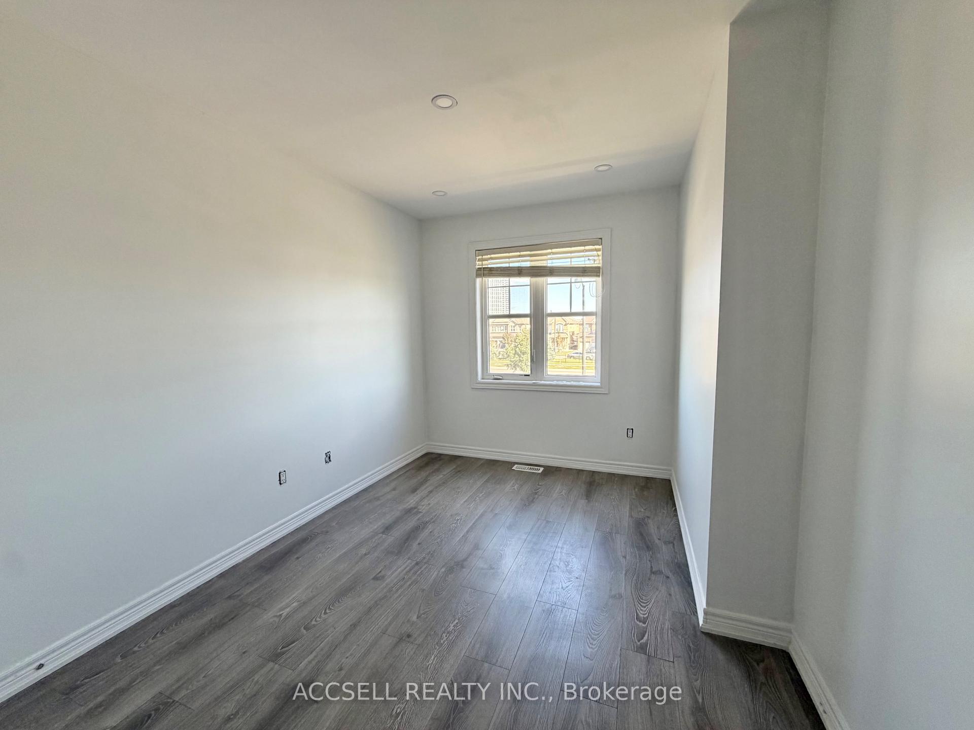 Photo 12 of 43 Banbridge Crescent, Brampton, Credit Valley — HOMEH