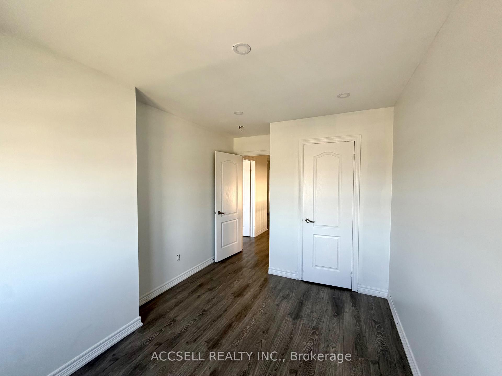 Photo 13 of 43 Banbridge Crescent, Brampton, Credit Valley — HOMEH