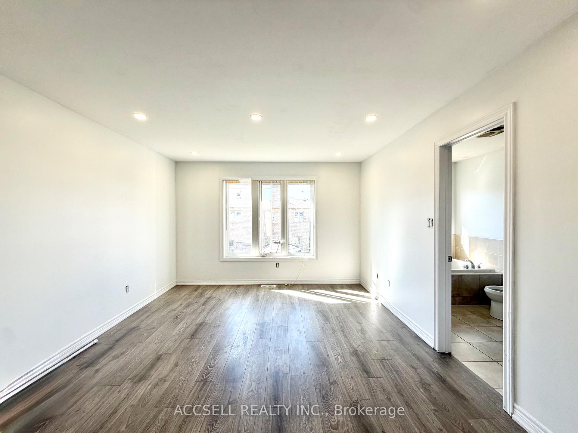 Photo 19 of 43 Banbridge Crescent, Brampton, Credit Valley — HOMEH