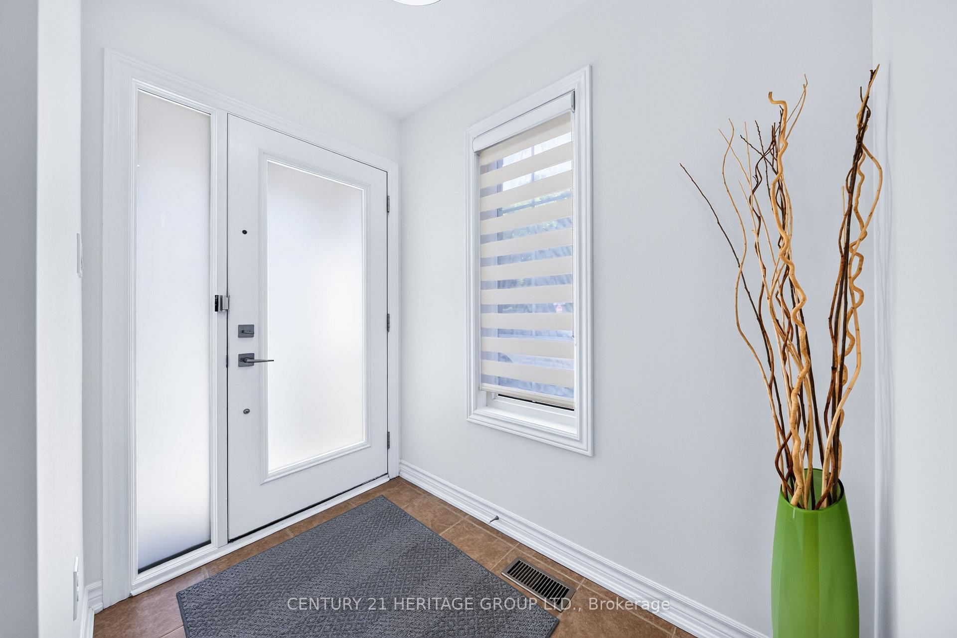 Photo 4 of 244 Gord Clelland Gate, Newmarket, Woodland Hill — HOMEH