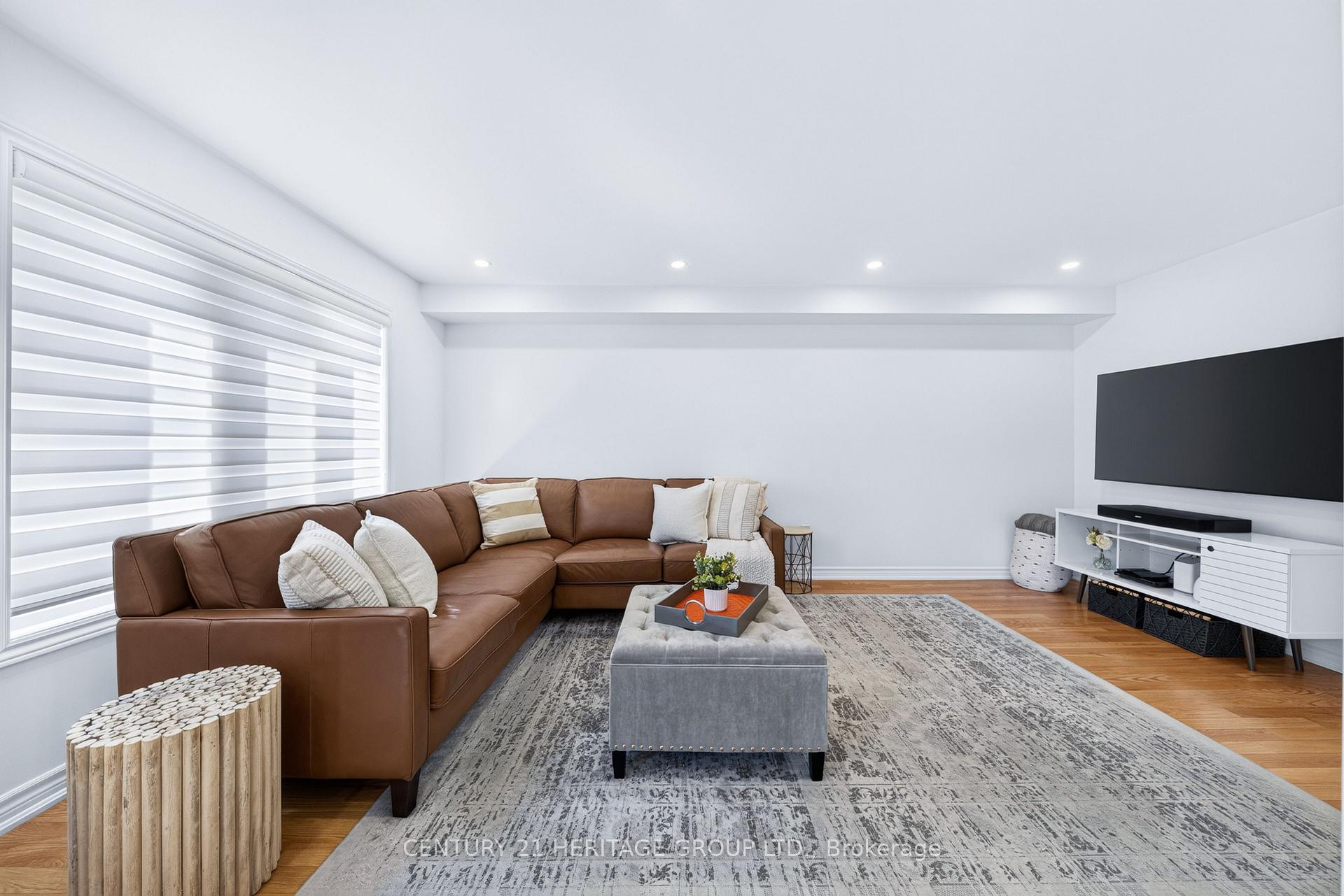 Photo 10 of 244 Gord Clelland Gate, Newmarket, Woodland Hill — HOMEH