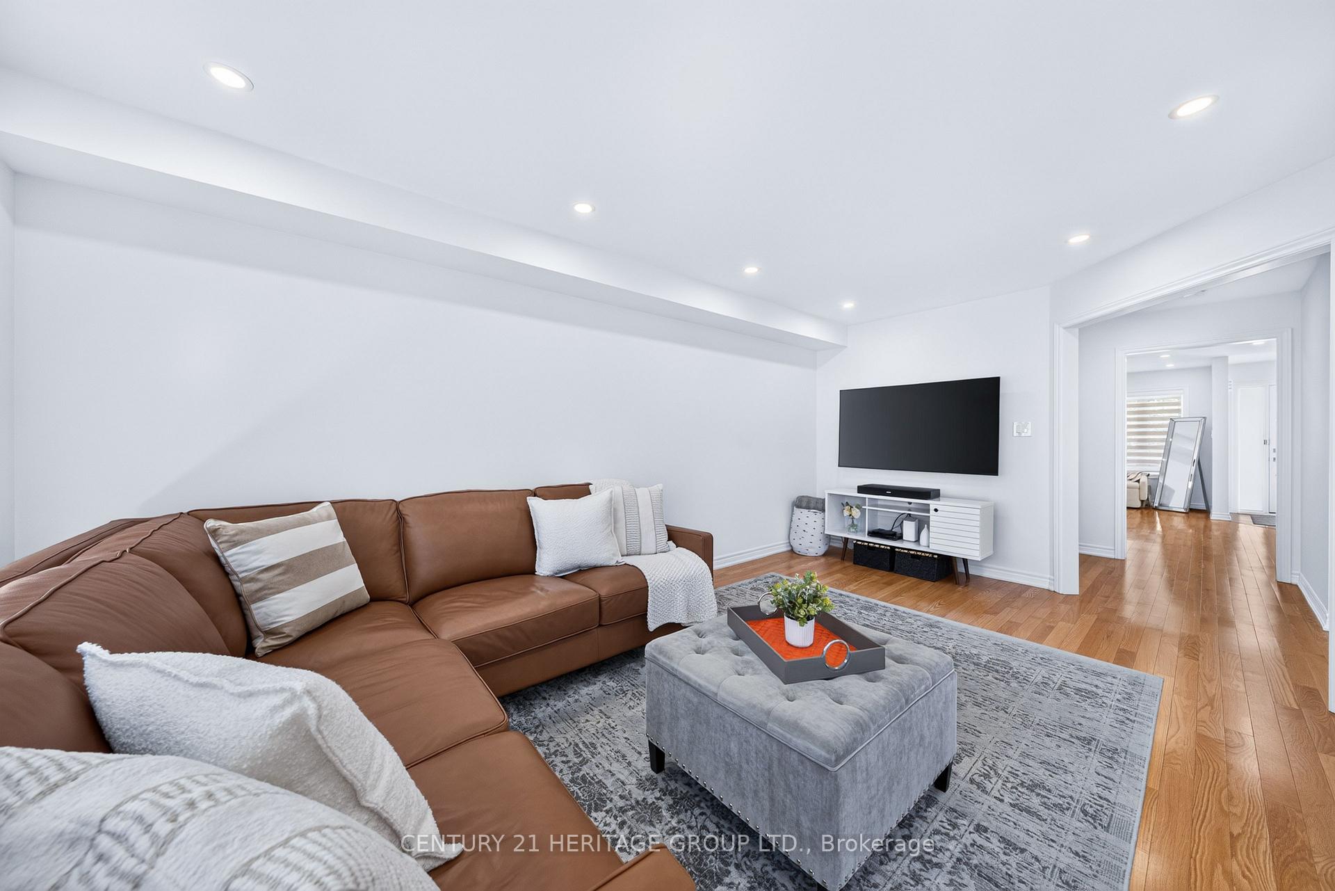 Photo 11 of 244 Gord Clelland Gate, Newmarket, Woodland Hill — HOMEH