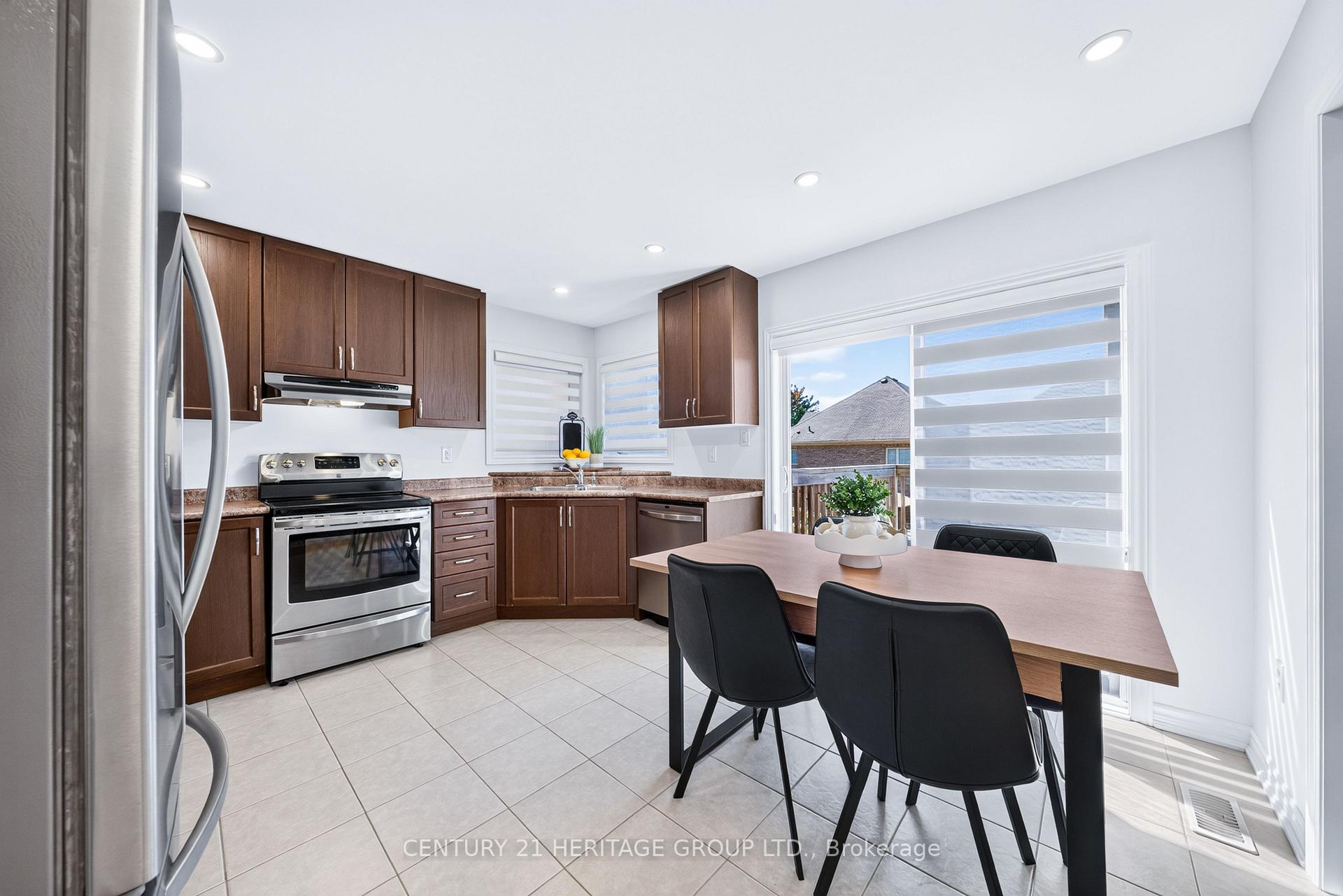 Photo 13 of 244 Gord Clelland Gate, Newmarket, Woodland Hill — HOMEH